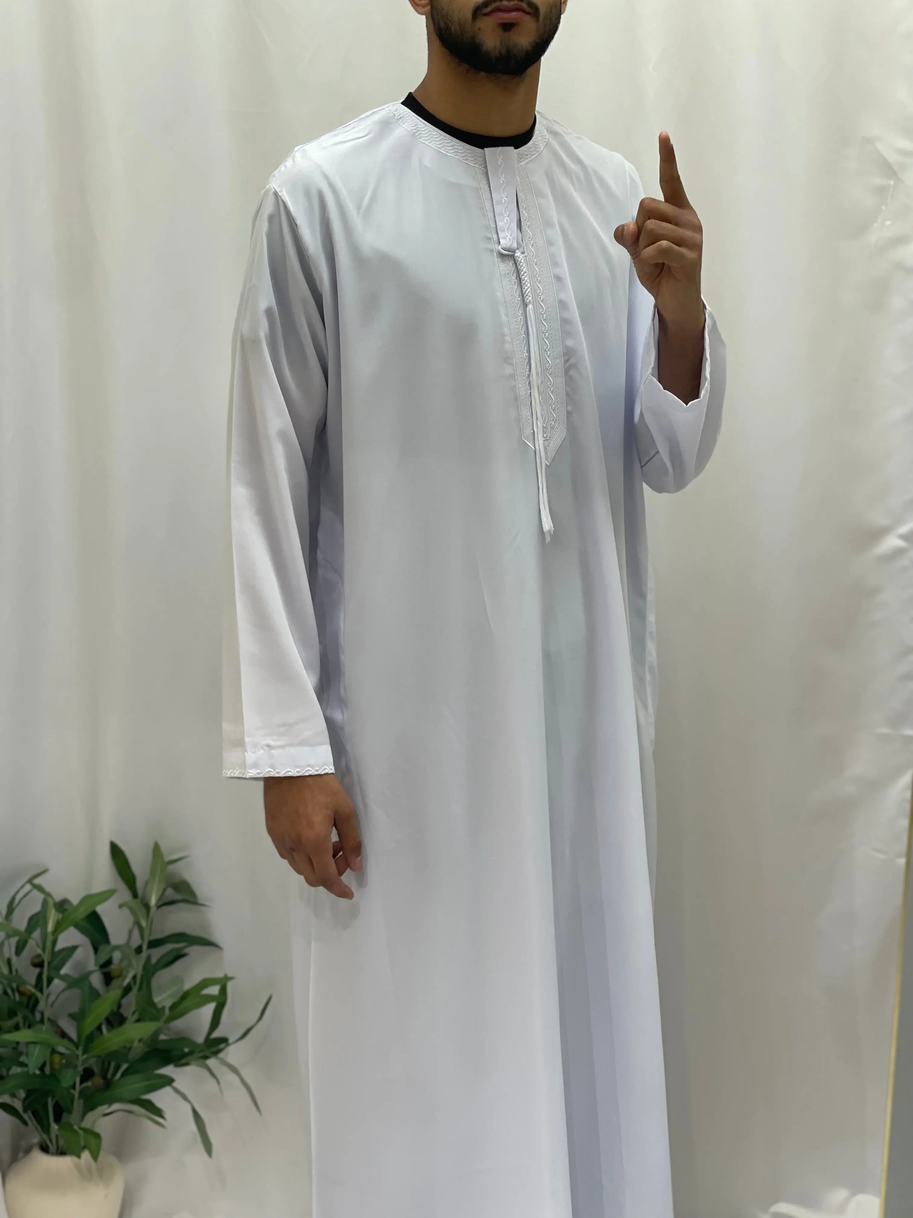 Timeless Comfort: Men's Durable Kaftan Thobe Palestinian Elegance