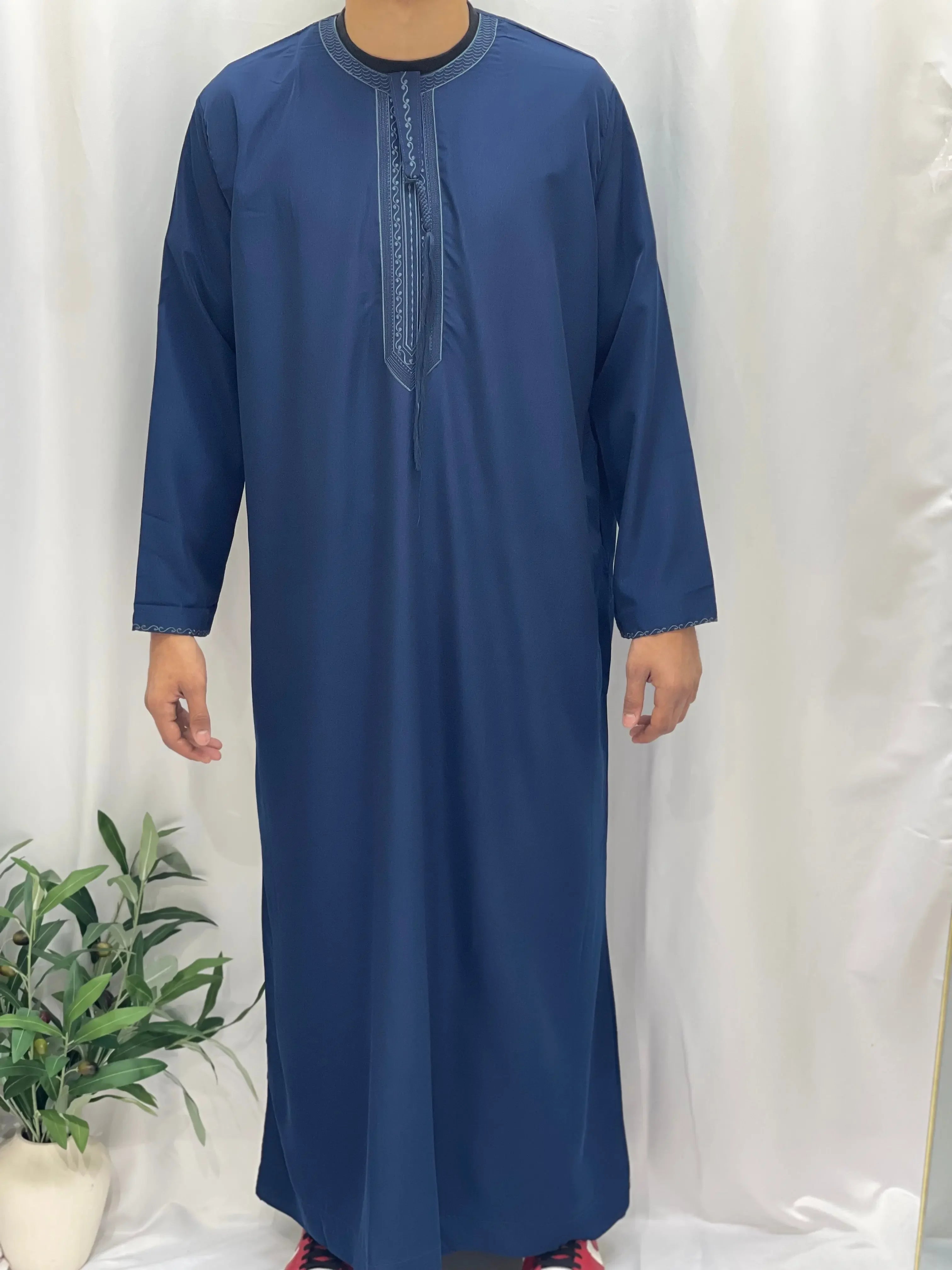 Timeless Comfort: Men's Durable Kaftan Thobe Palestinian Elegance