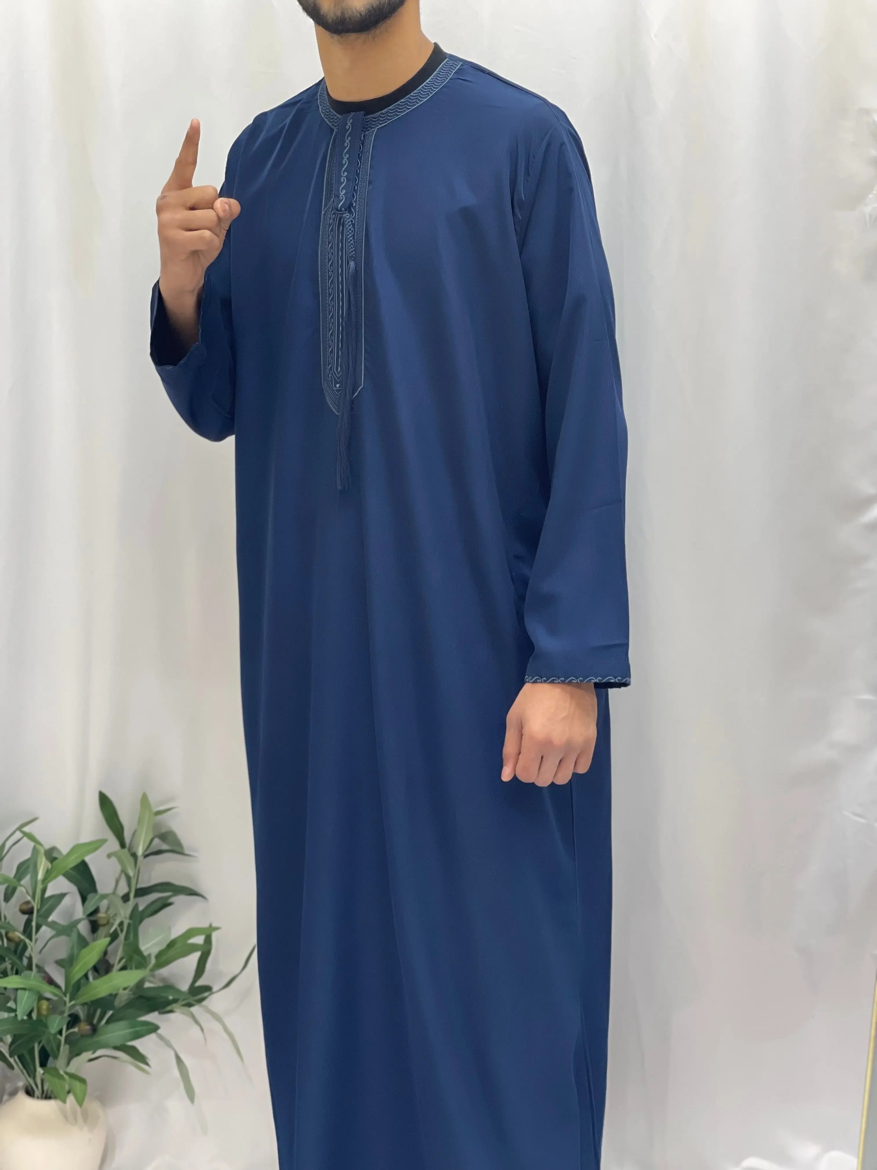 Timeless Comfort: Men's Durable Kaftan Thobe Palestinian Elegance