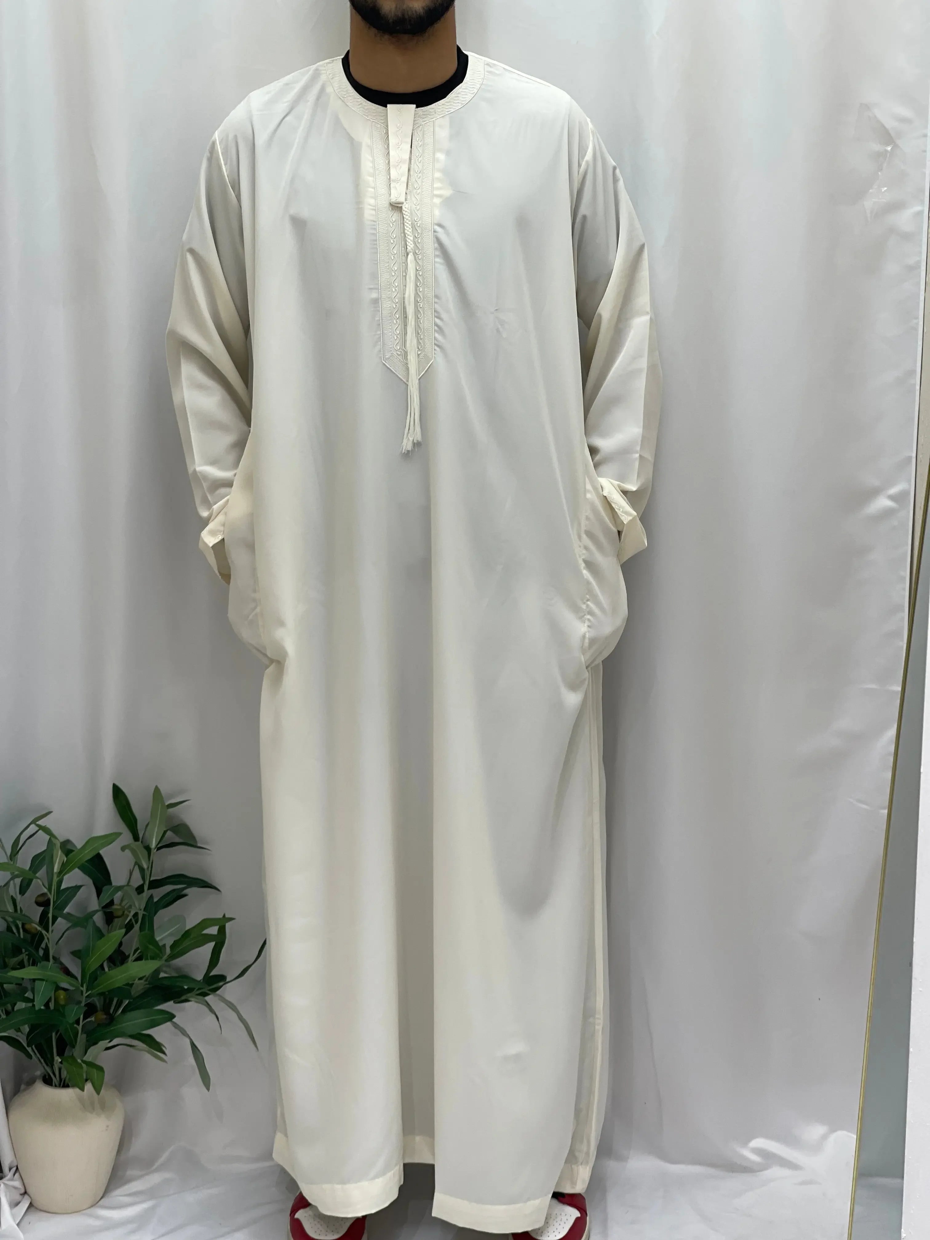 Timeless Comfort: Men's Durable Kaftan Thobe Palestinian Elegance