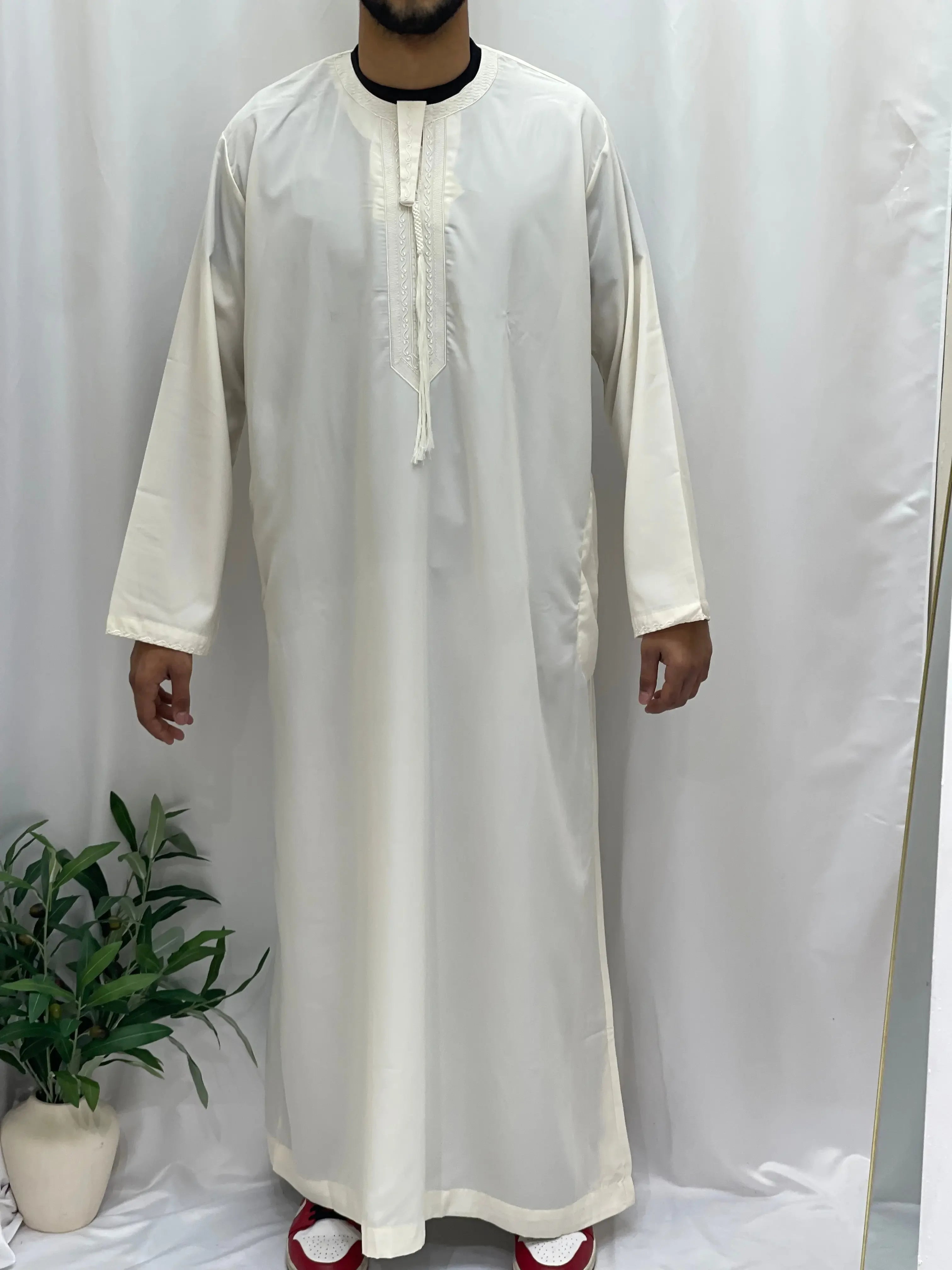 Timeless Comfort: Men's Durable Kaftan Thobe Palestinian Elegance