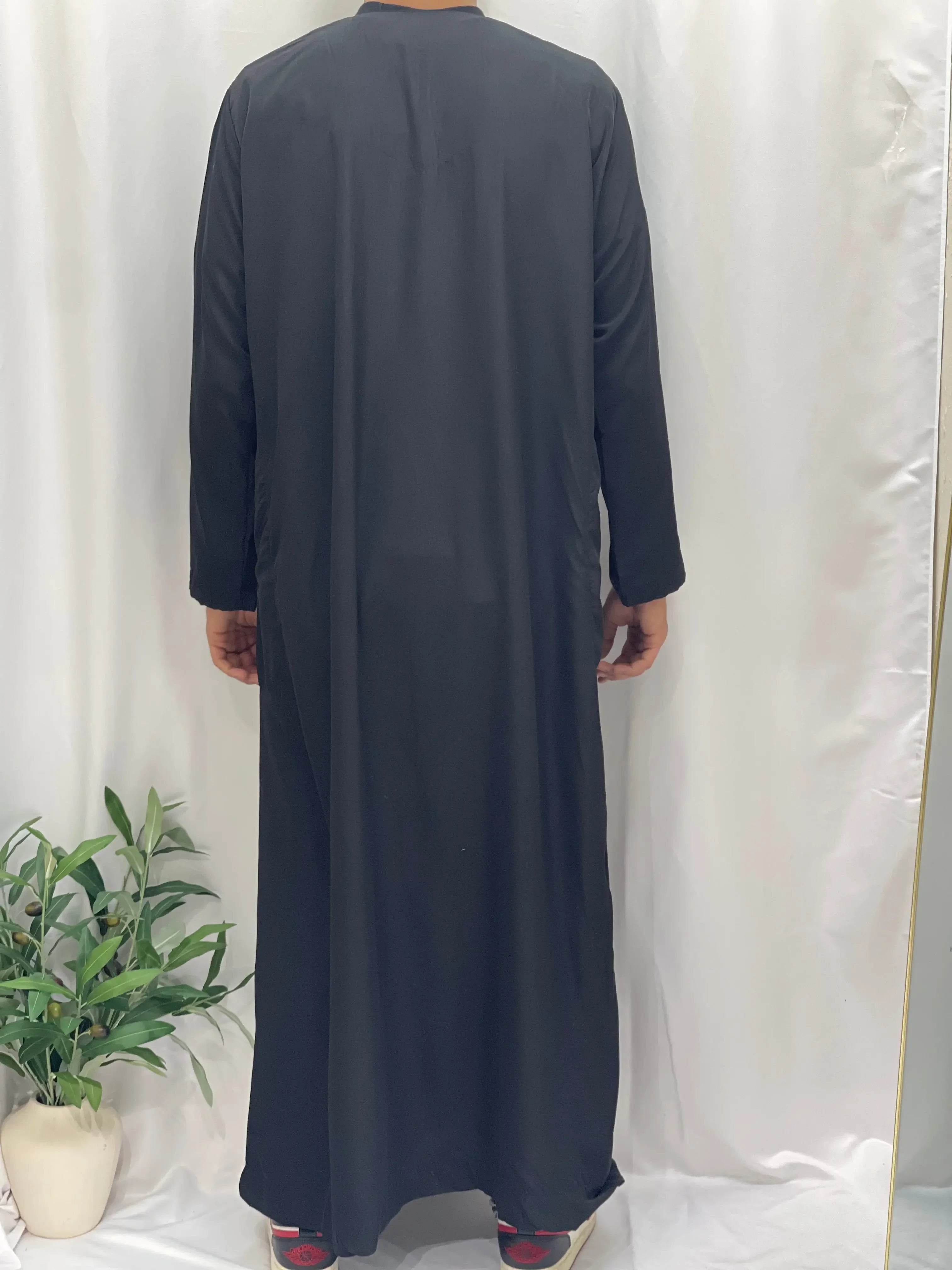 Timeless Comfort: Men's Durable Kaftan Thobe Palestinian Elegance