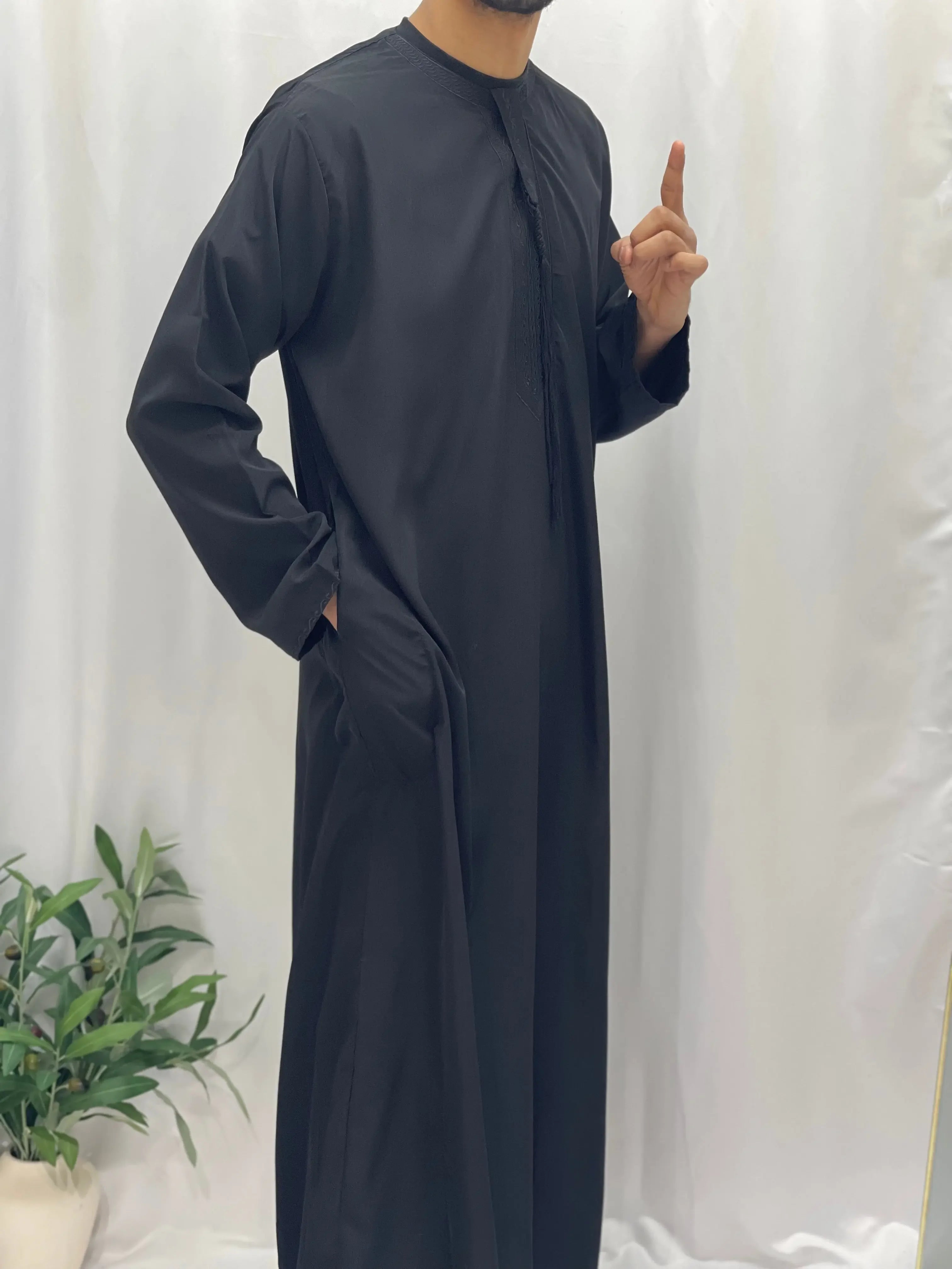 Timeless Comfort: Men's Durable Kaftan Thobe Palestinian Elegance