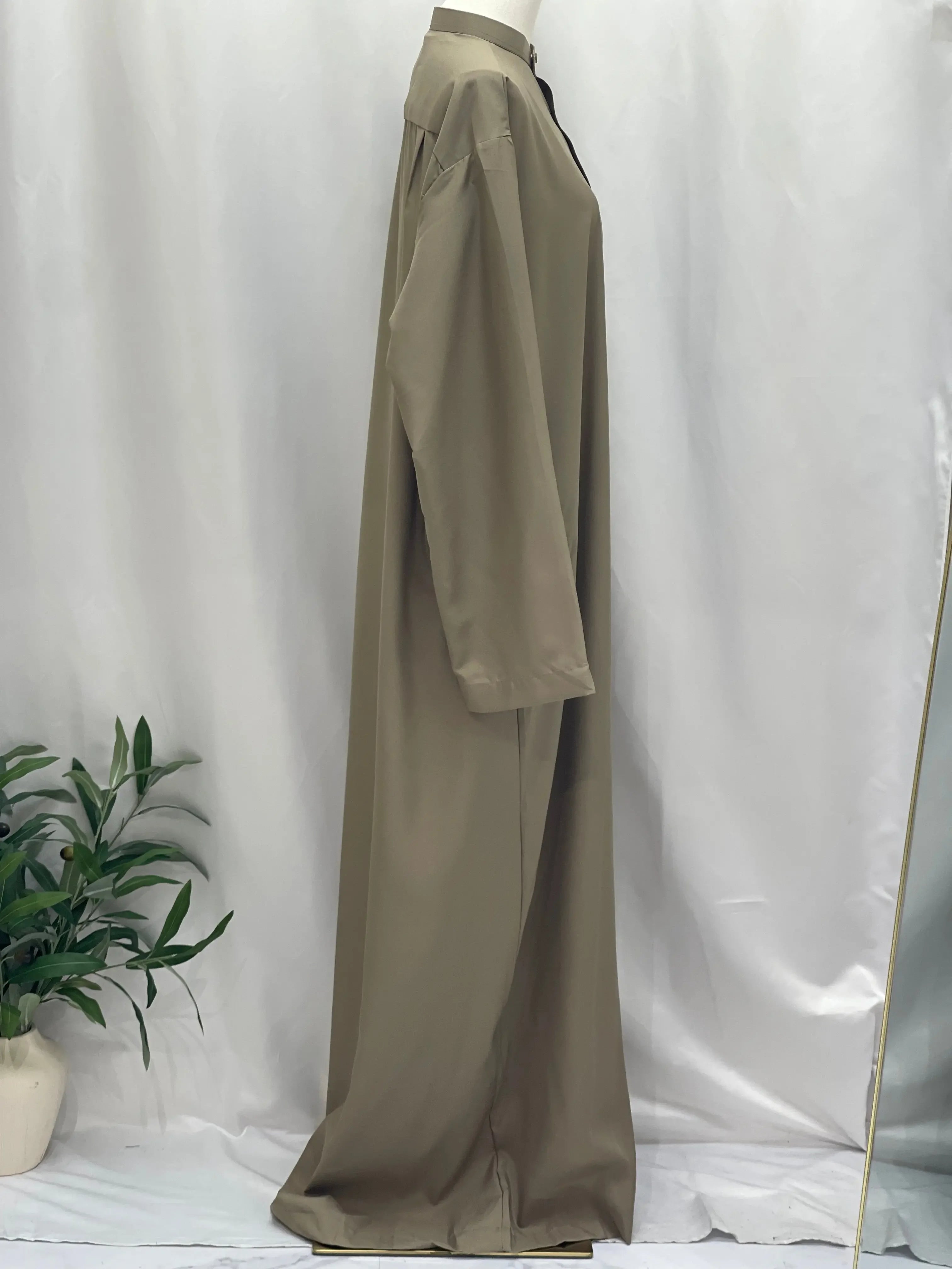 Basic High-Quality Men's Thobe - Timeless Comfort & Style Palestinian Elegance