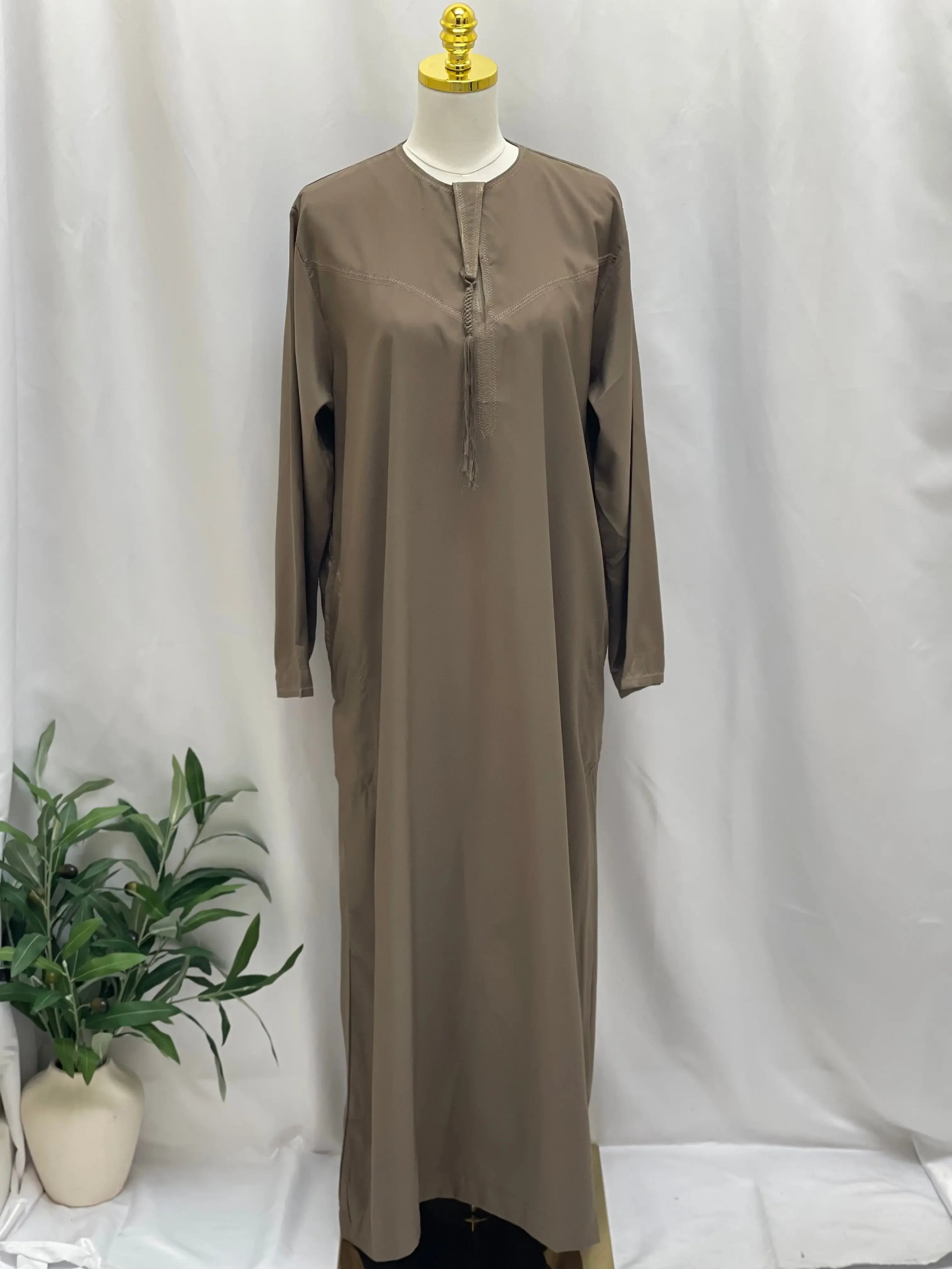 Men's High-Quality Thobe with Sharshoba Tassel -l Palestinian Elegance