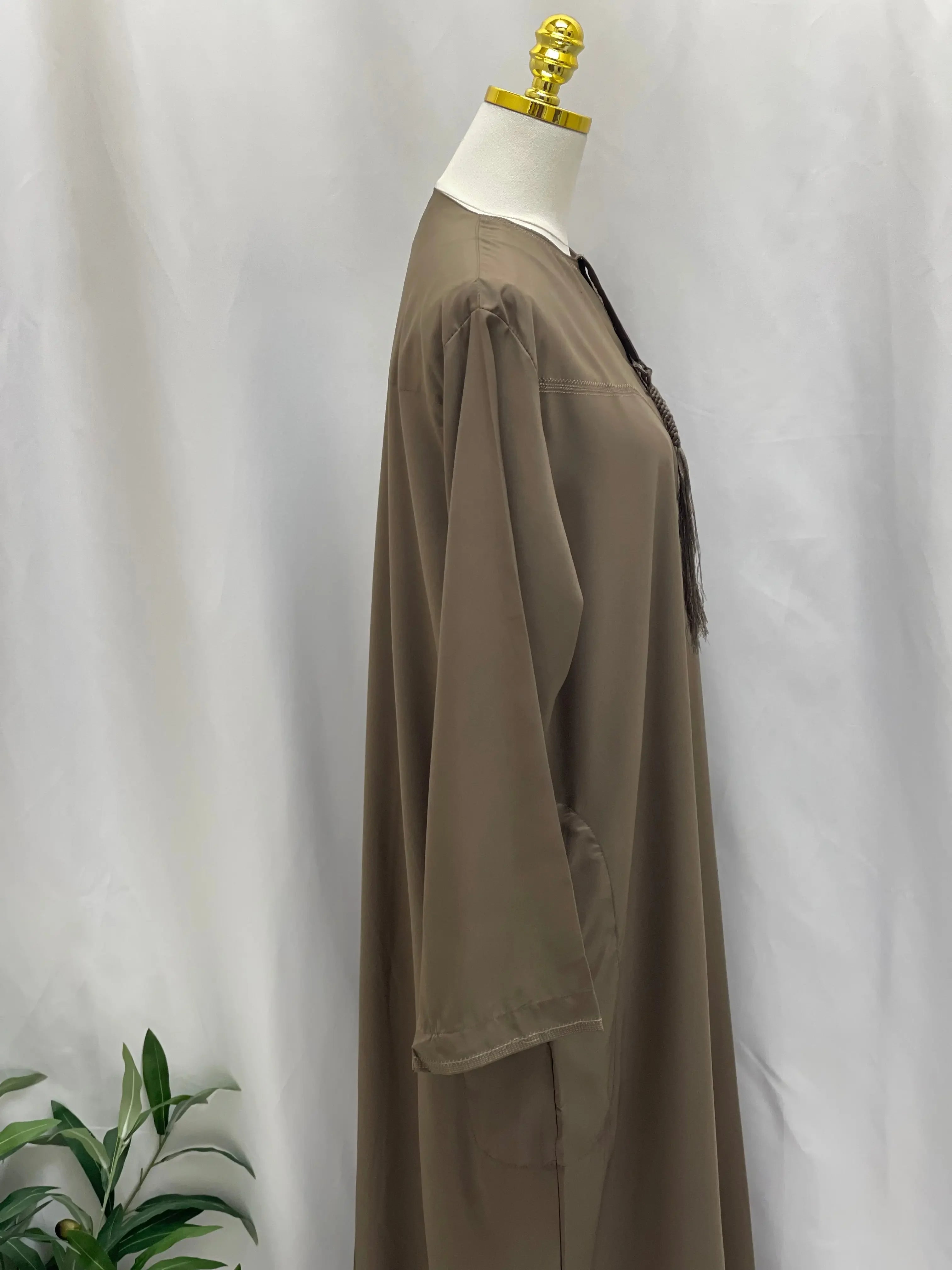 Men's High-Quality Thobe with Sharshoba Tassel -l Palestinian Elegance