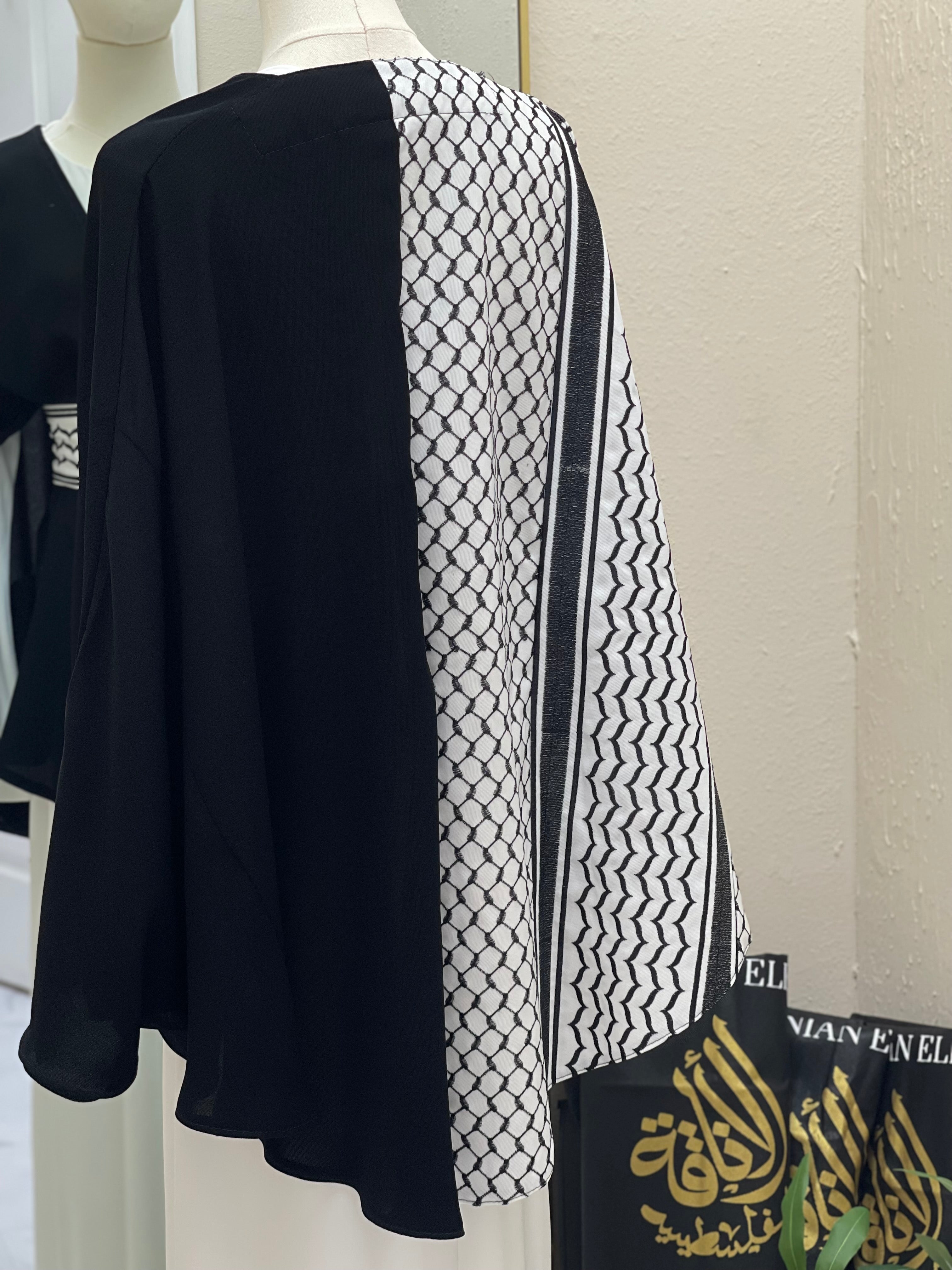 Kuffia Cape: Versatile Style and Timeless Elegance Palestinian Elegance