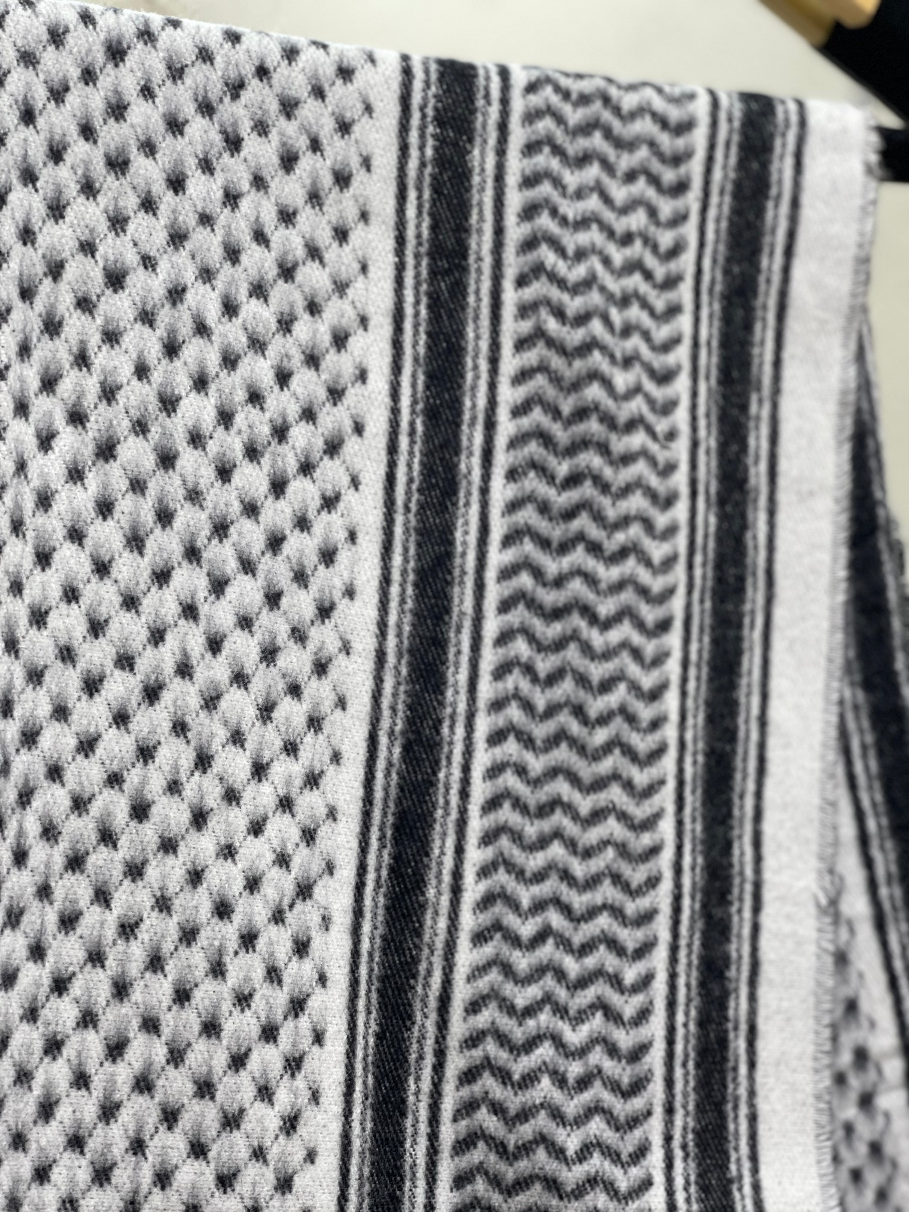 Luxurious Comfort: Cashmere Kufiyeh Shoulder Shawl Palestinian Elegance