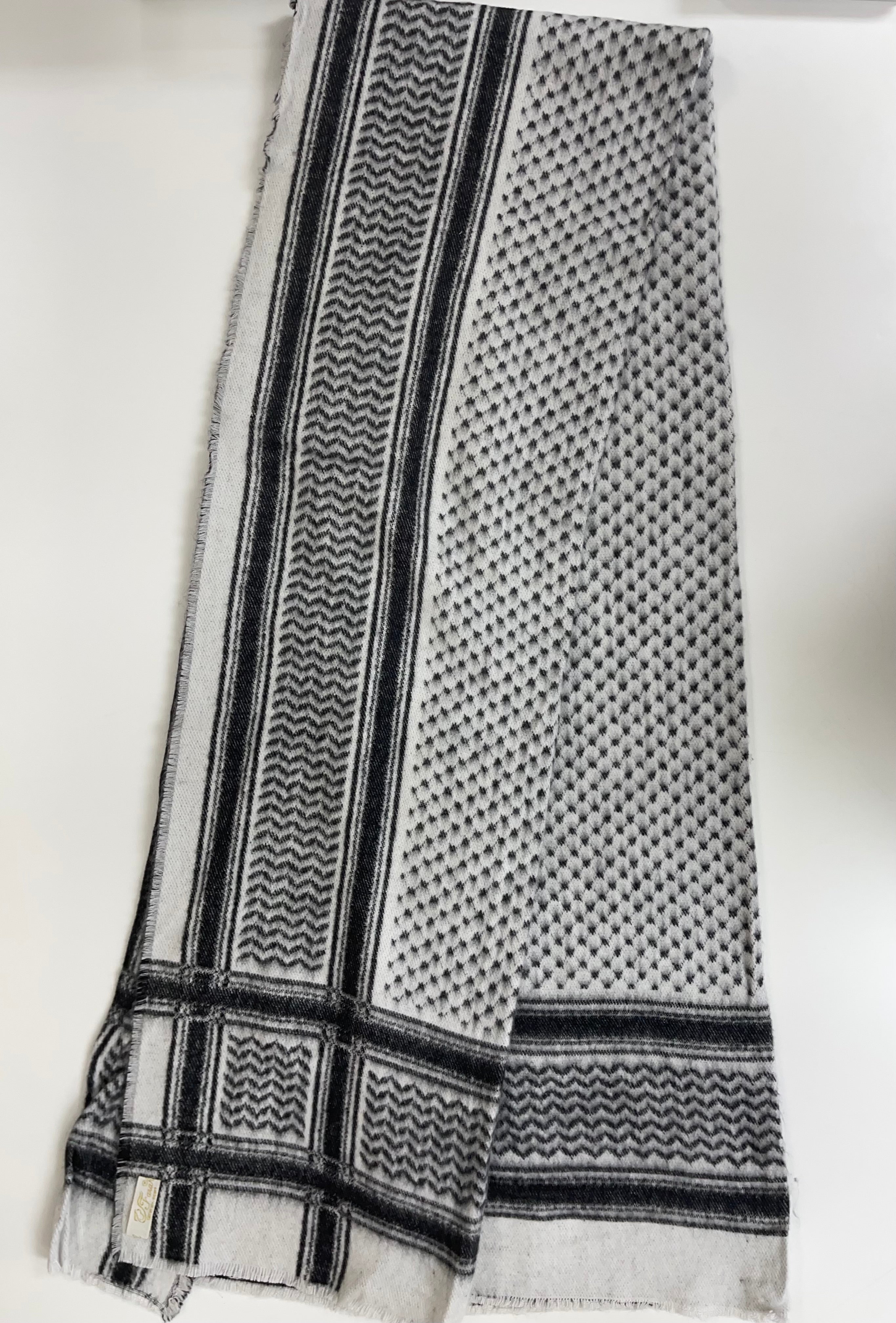Luxurious Comfort: Cashmere Kufiyeh Shoulder Shawl Palestinian Elegance