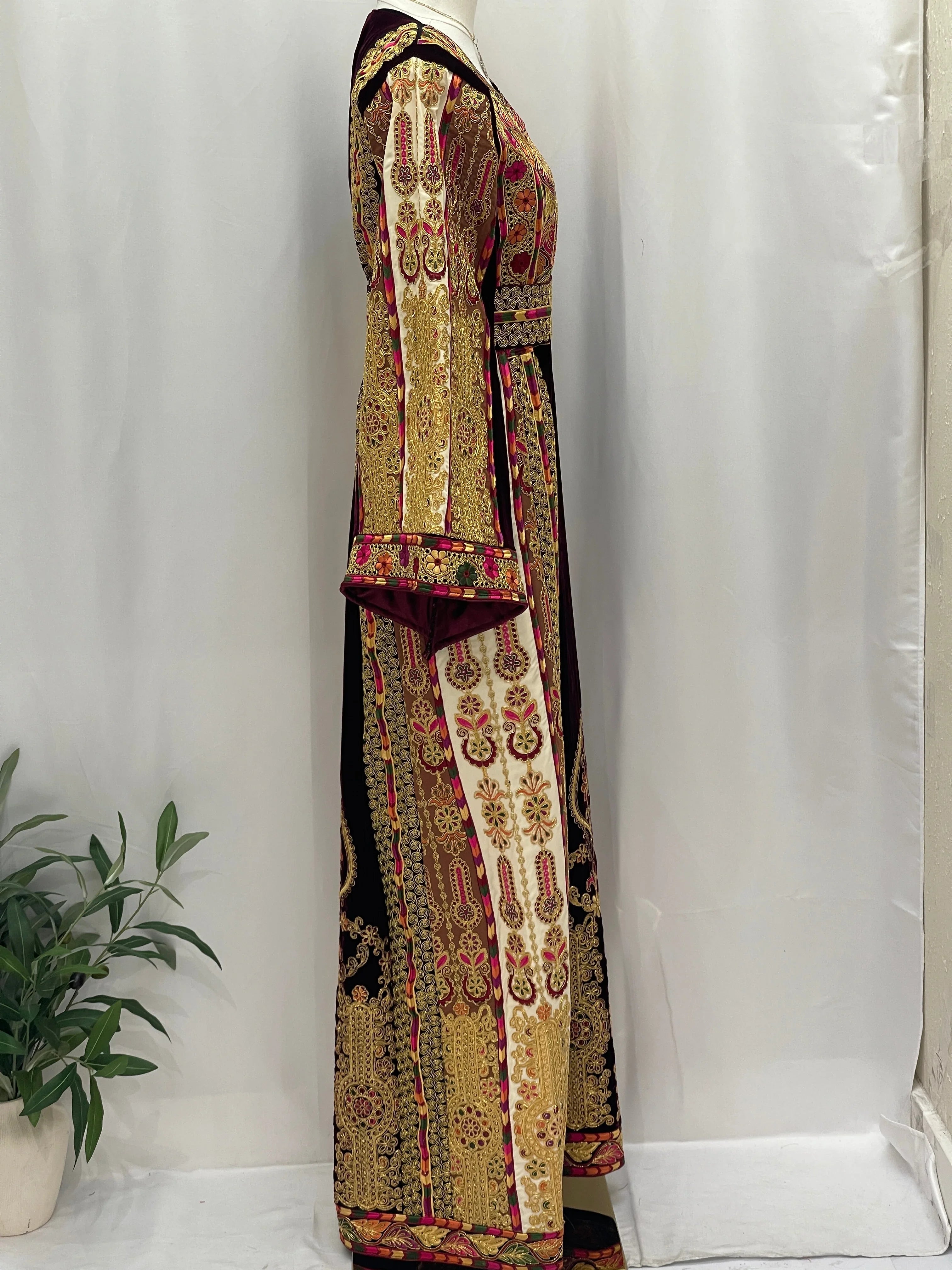 Side view of Malikat al-Turath Thoub, featuring intricate embroidery and rich colors for elegant wear.