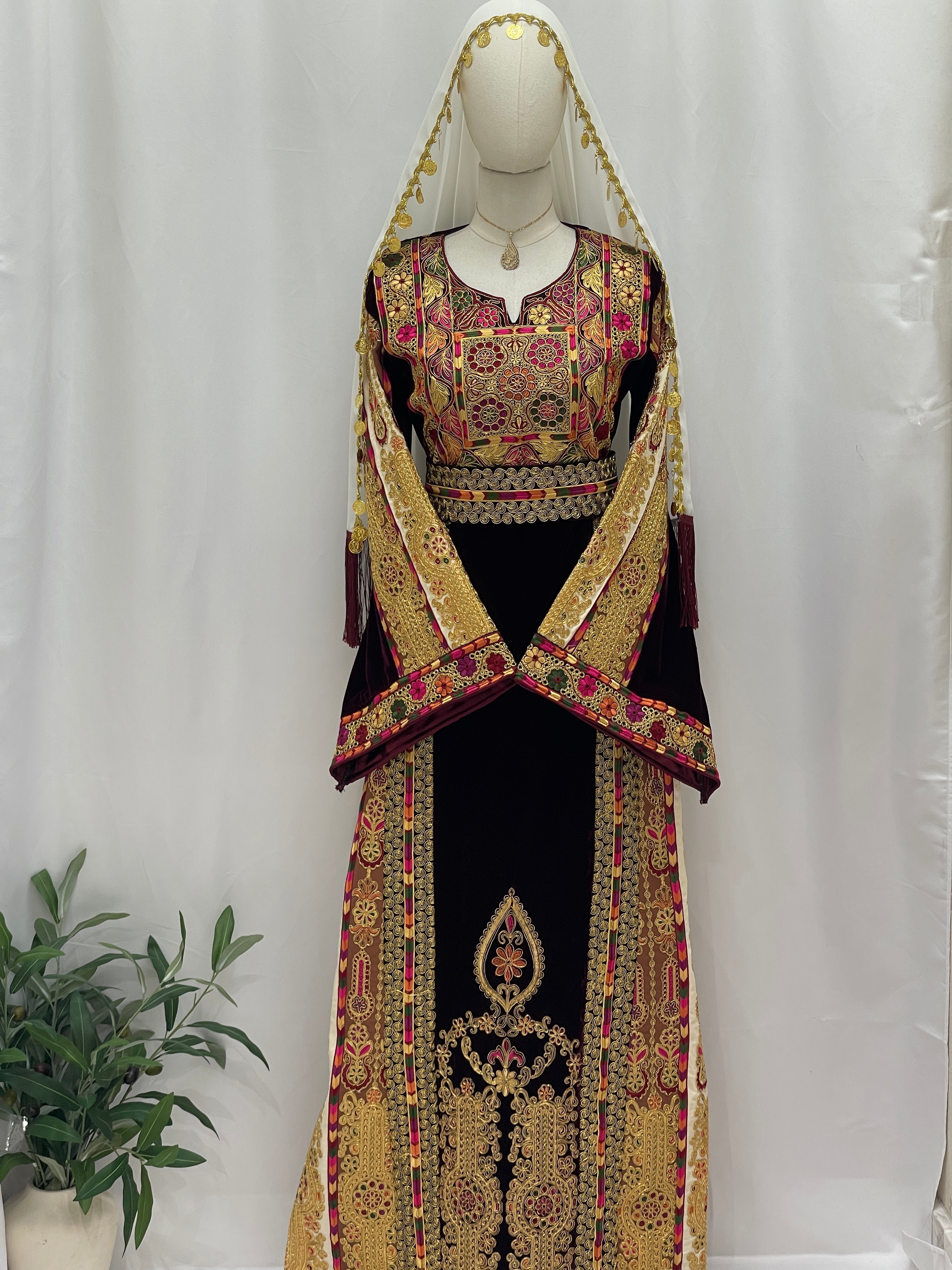 Palestinian Elegance Malikat al-Turath Thoub with intricate embroidery and elegant sleeves
