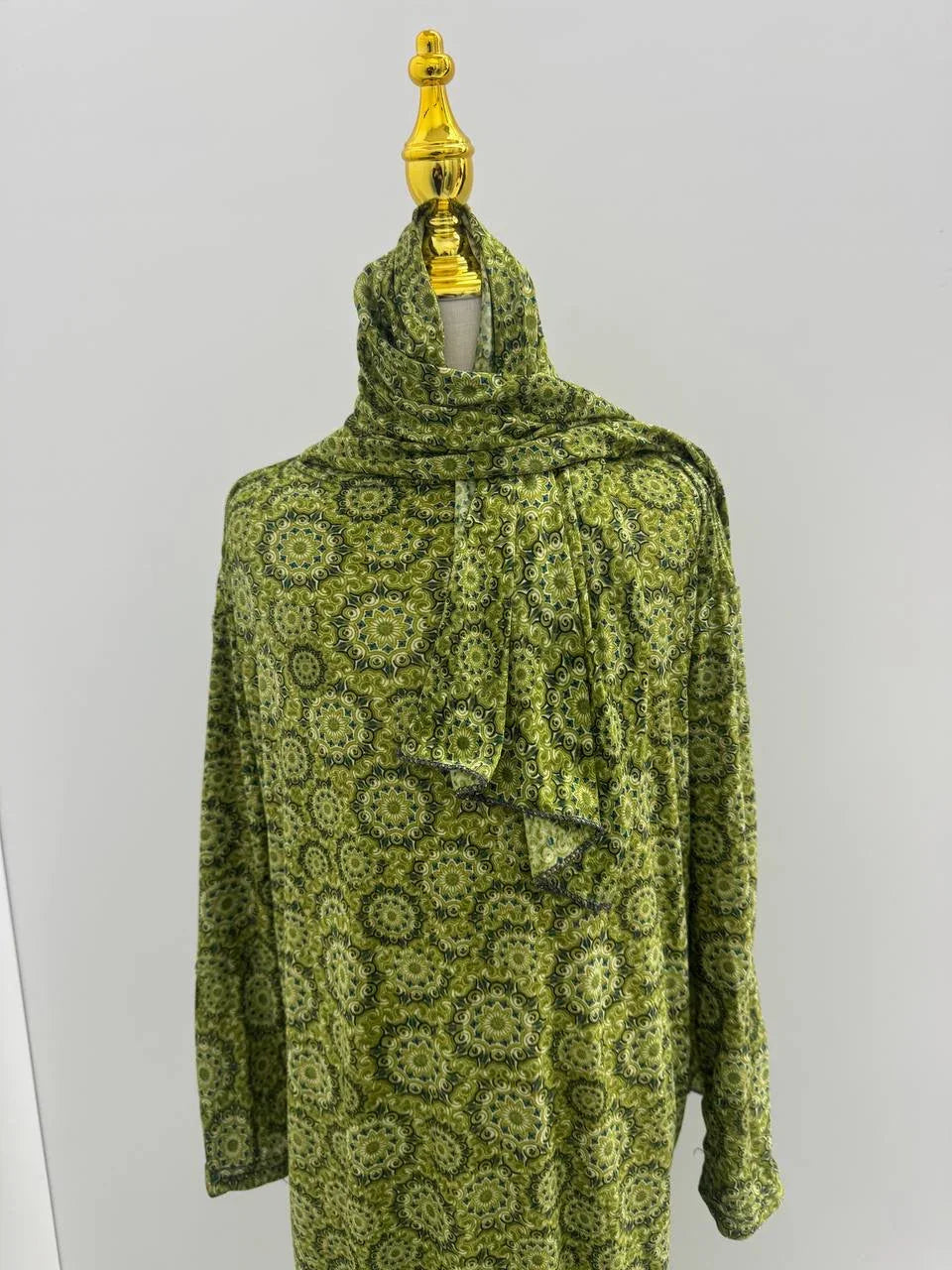 Palestinian Elegance Full Prayer Dress in green with intricate circular medallion pattern and matching headscarf