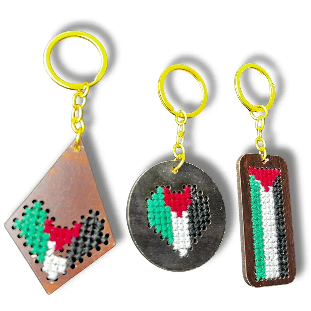 Palestine Tatreez Map on Wood - Diamond, Circle, and Rectangle Designs Palestinian Elegance