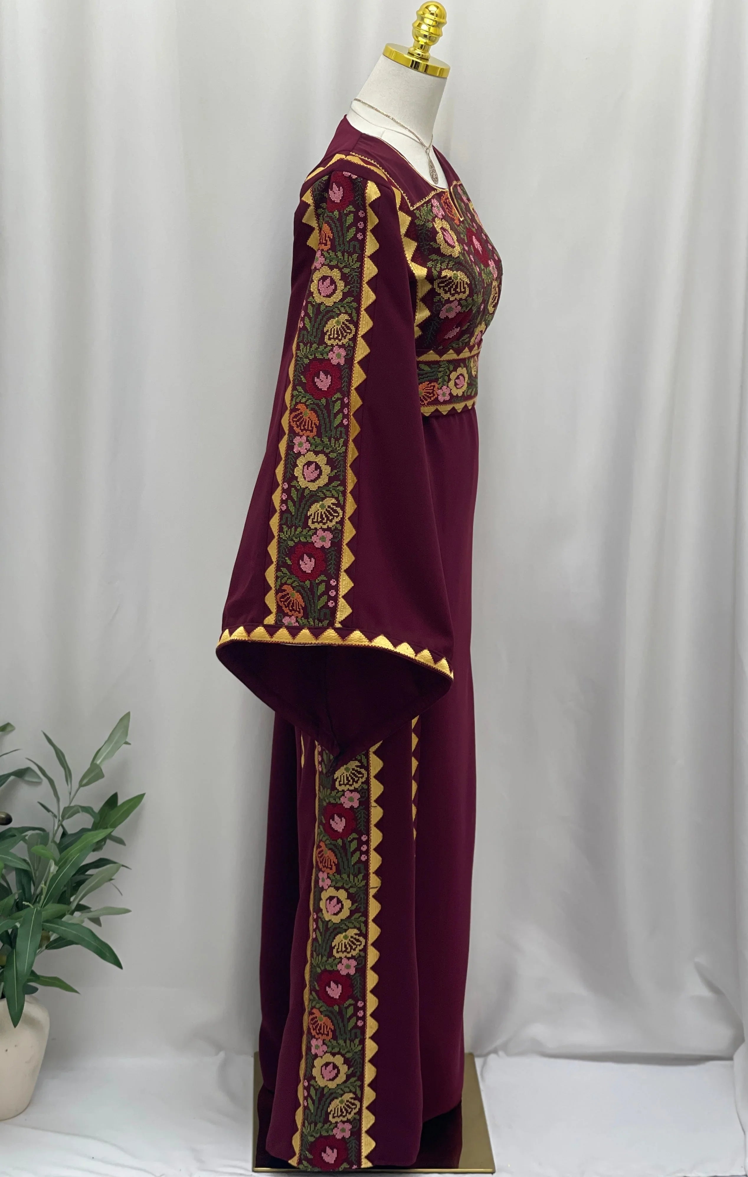 Riyahin Embroidered Thobe Palestinian Elegance