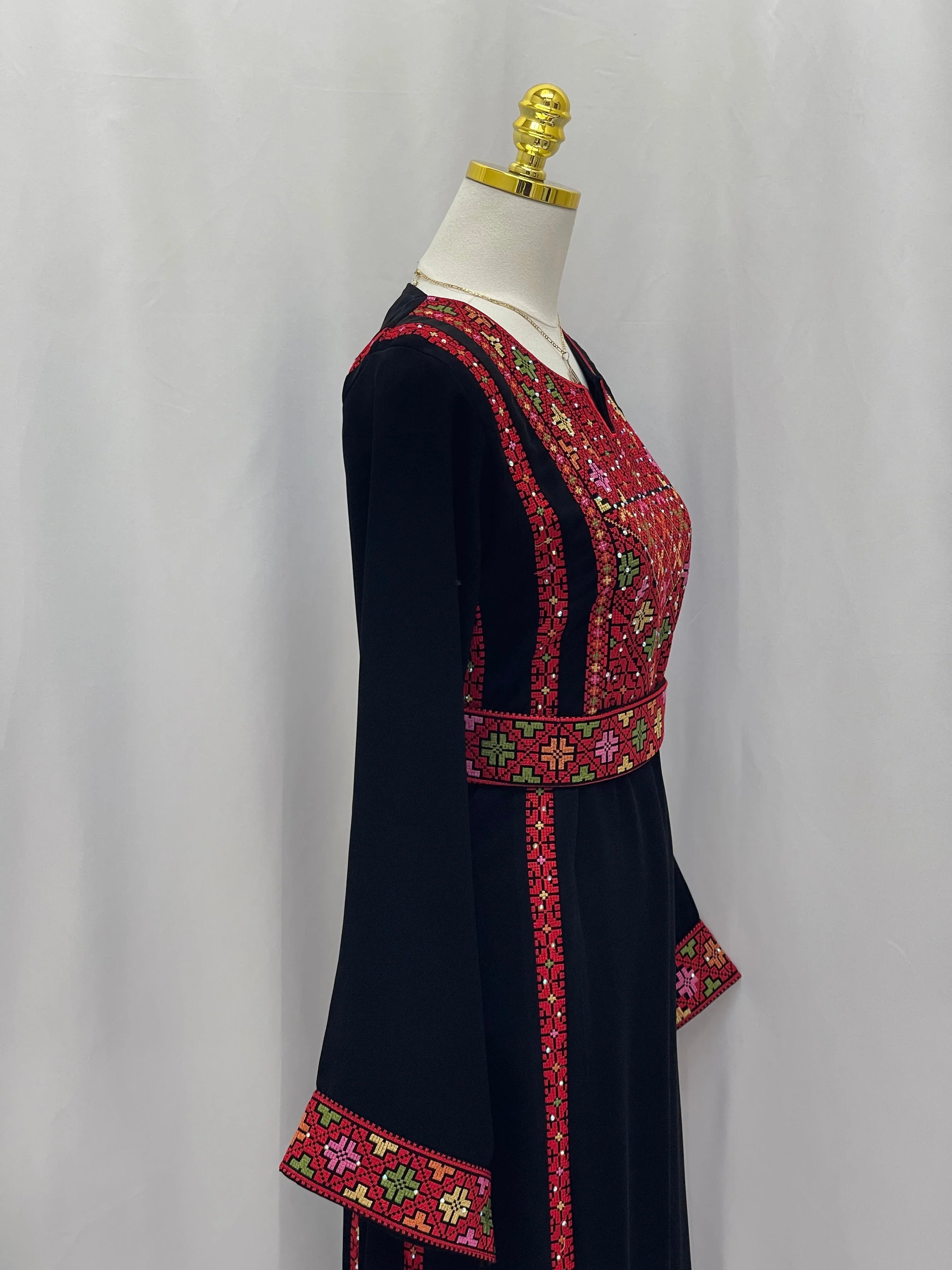 Simple 4 Vin Embroidered Thoub – Timeless Elegance & Modern Tradition - Palestinian Elegance