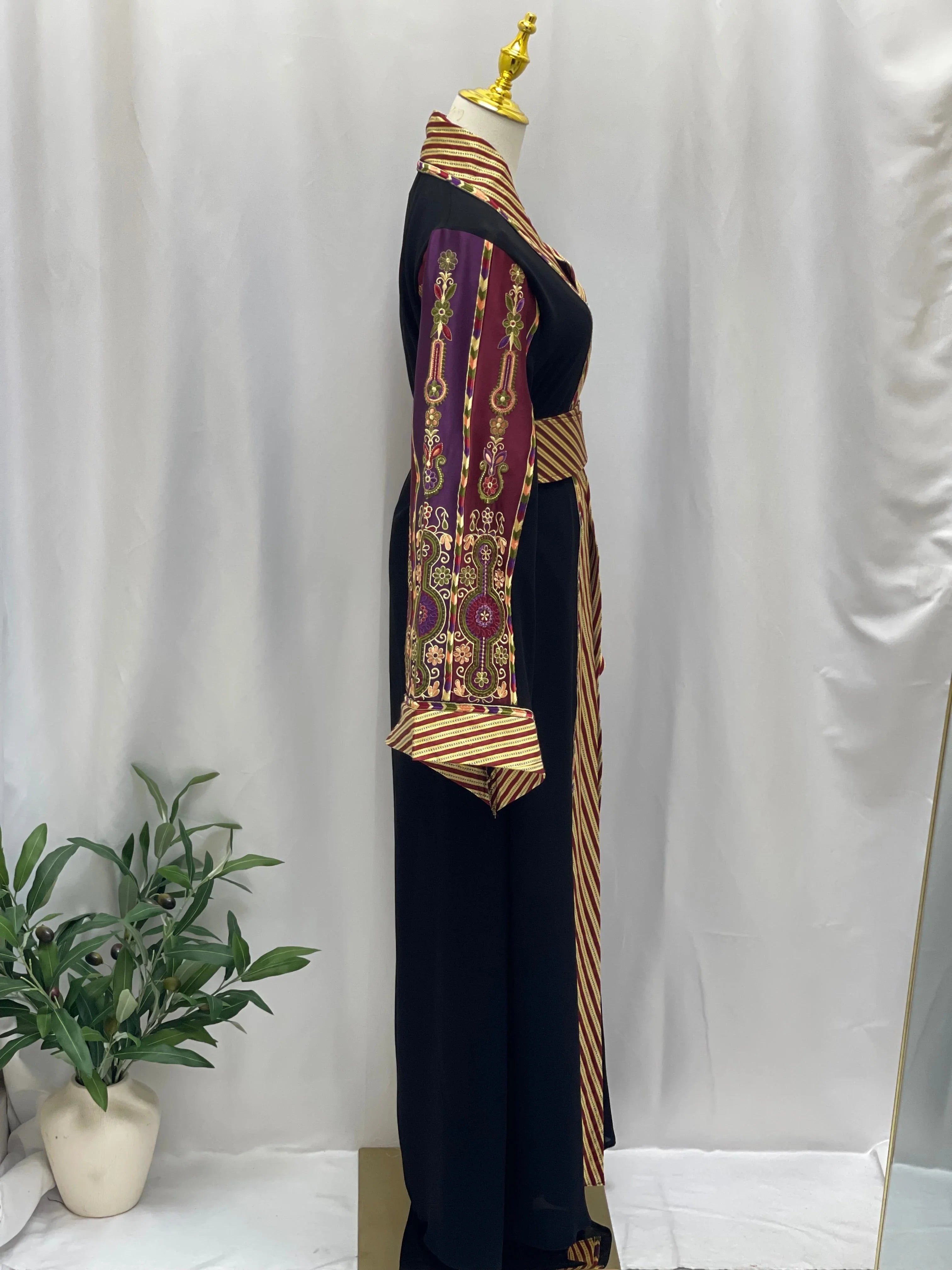 Suzan Kashmir Embroidered Open Abaya - Elegance & Versatility - Palestinian Elegance
