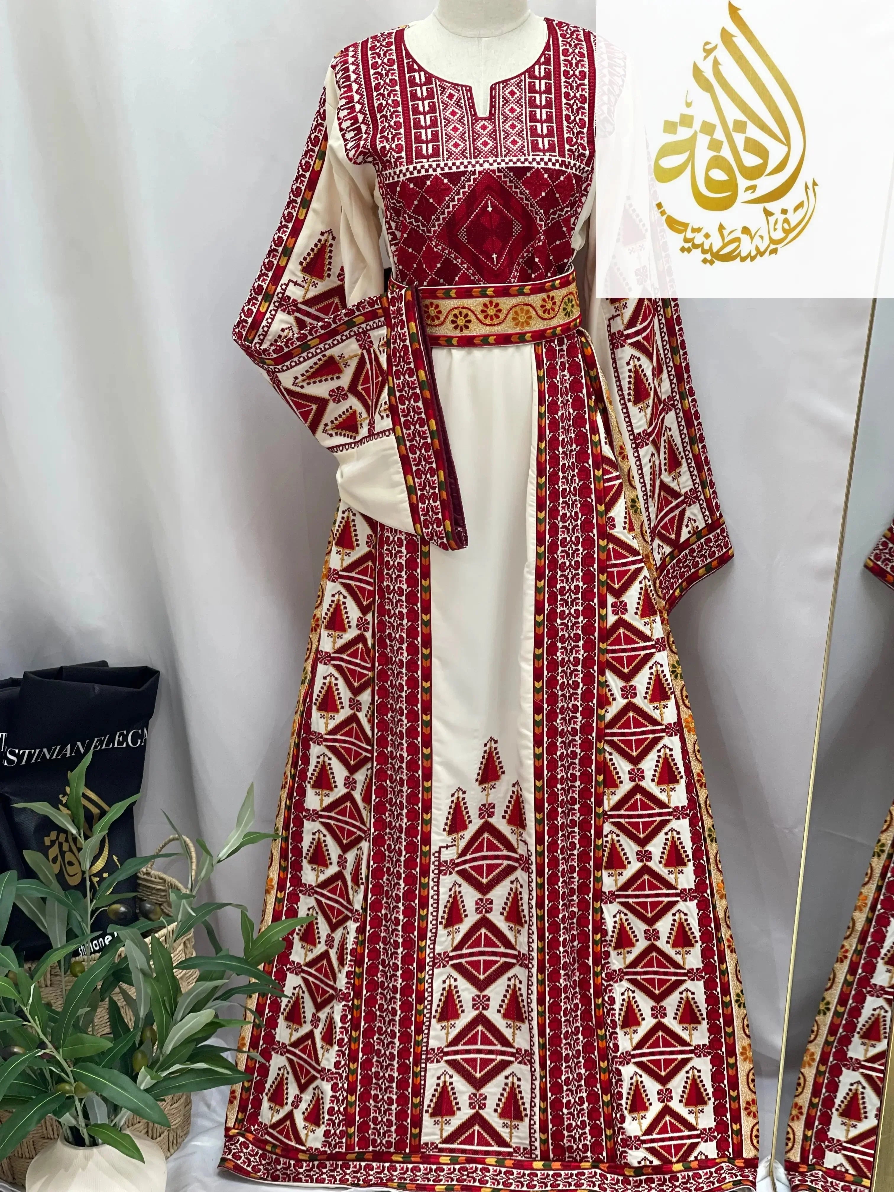 Thoub Alsafa Embroidered: Timeless Elegance & Intricate Craftsmanship Palestinian Elegance