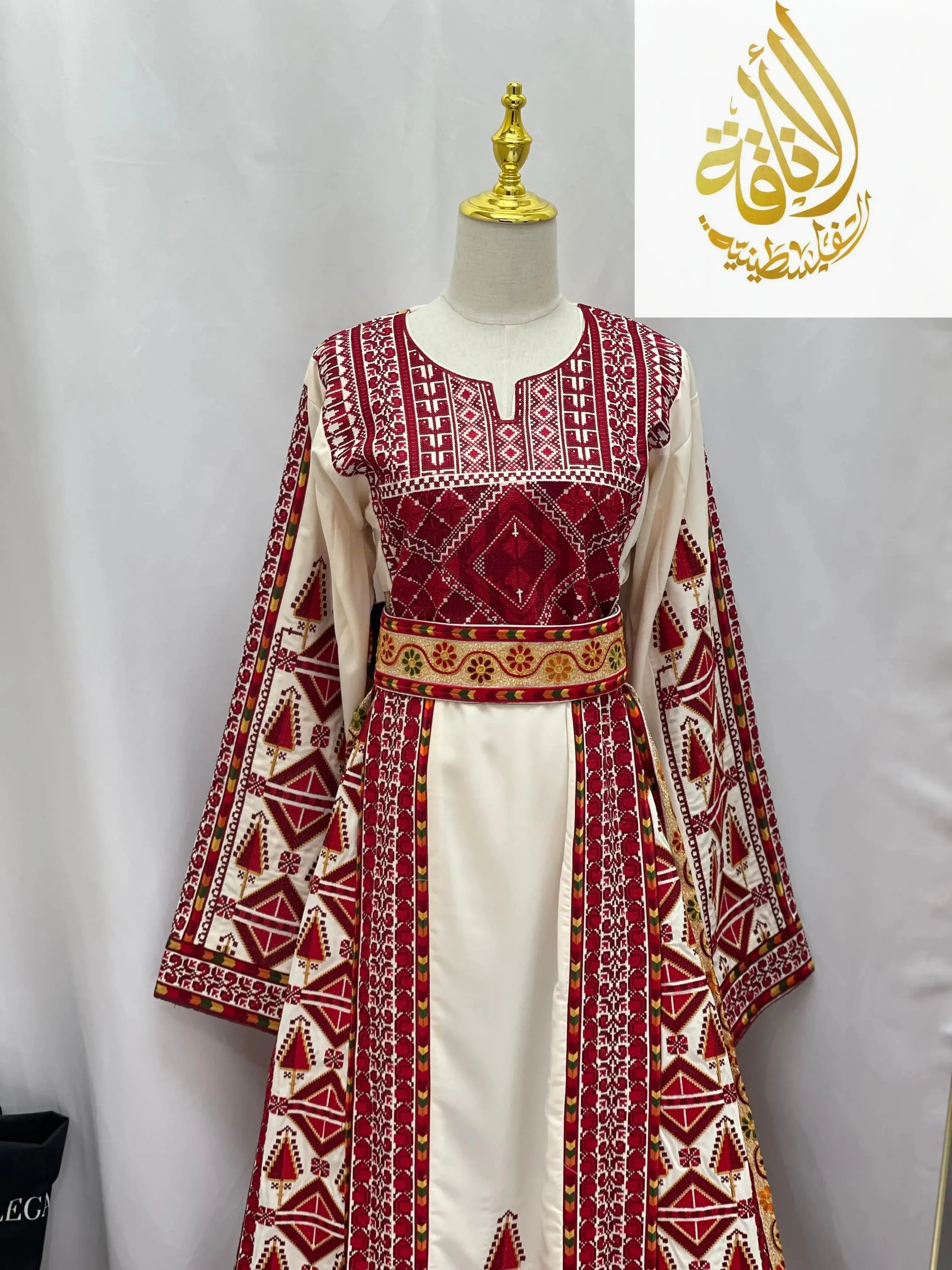 Thoub Alsafa Embroidered: Timeless Elegance & Intricate Craftsmanship Palestinian Elegance