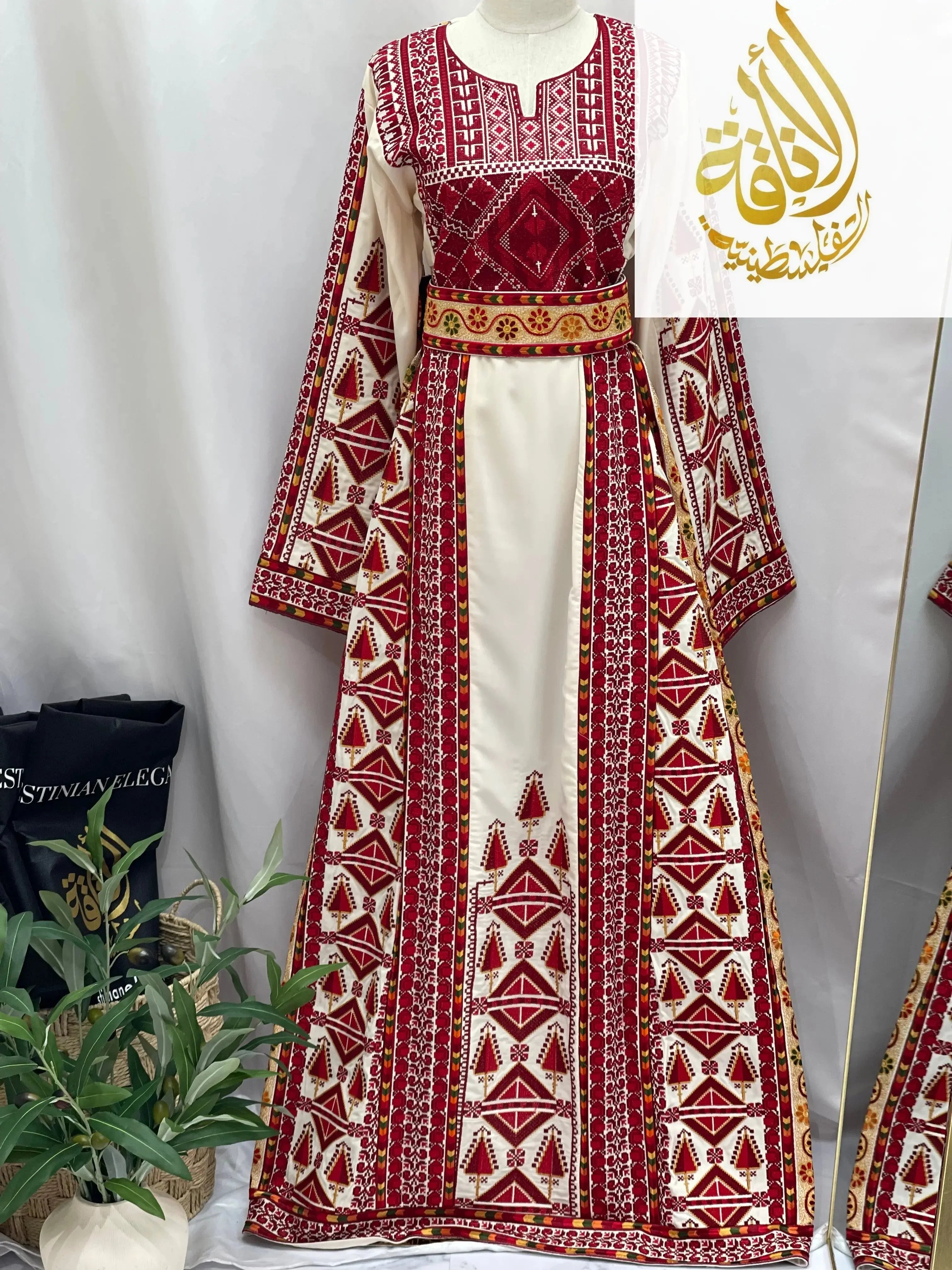 Thoub Alsafa Embroidered: Timeless Elegance & Intricate Craftsmanship Palestinian Elegance
