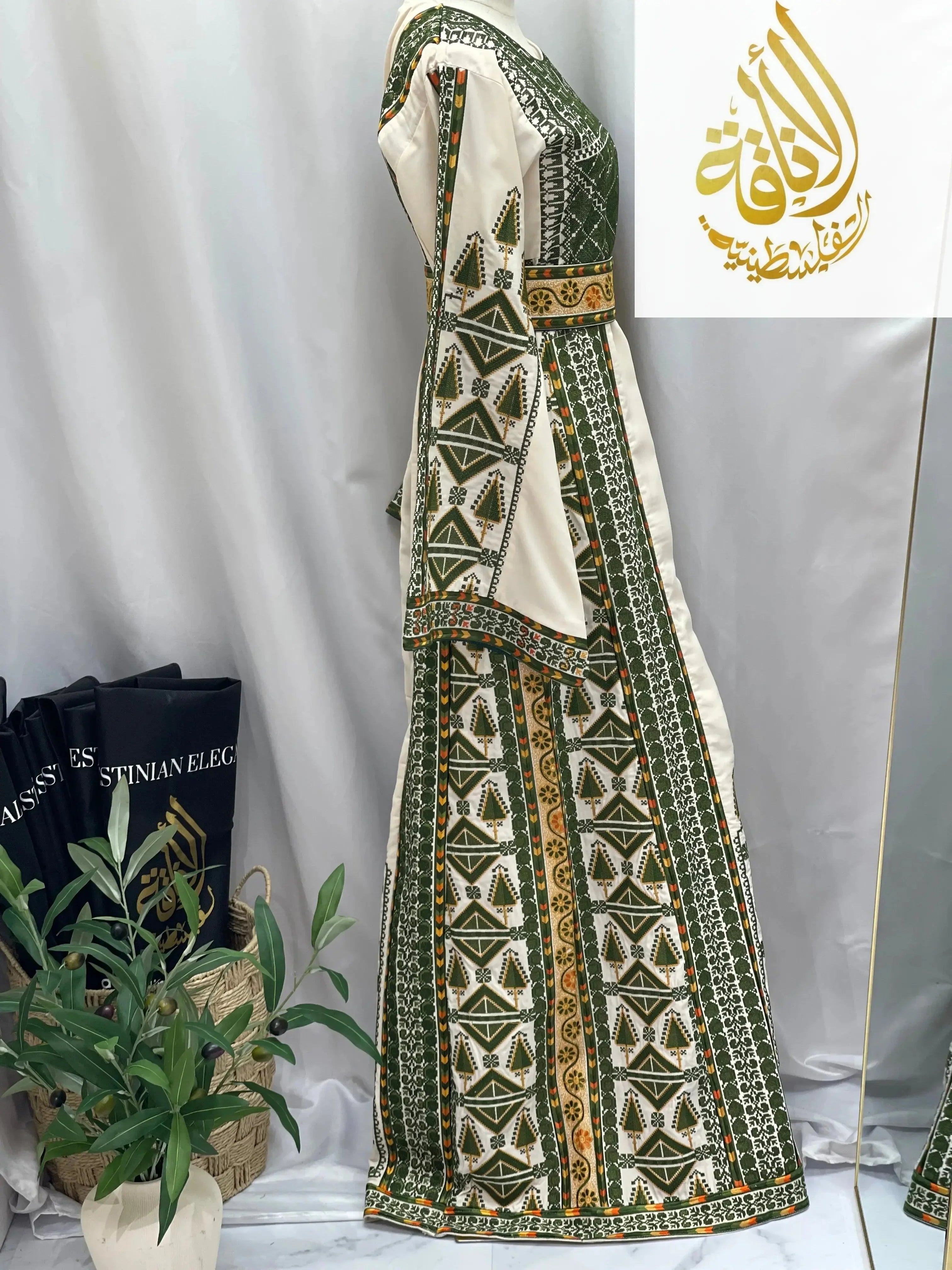 Thoub Alsafa Embroidered: Timeless Elegance & Intricate Craftsmanship Palestinian Elegance