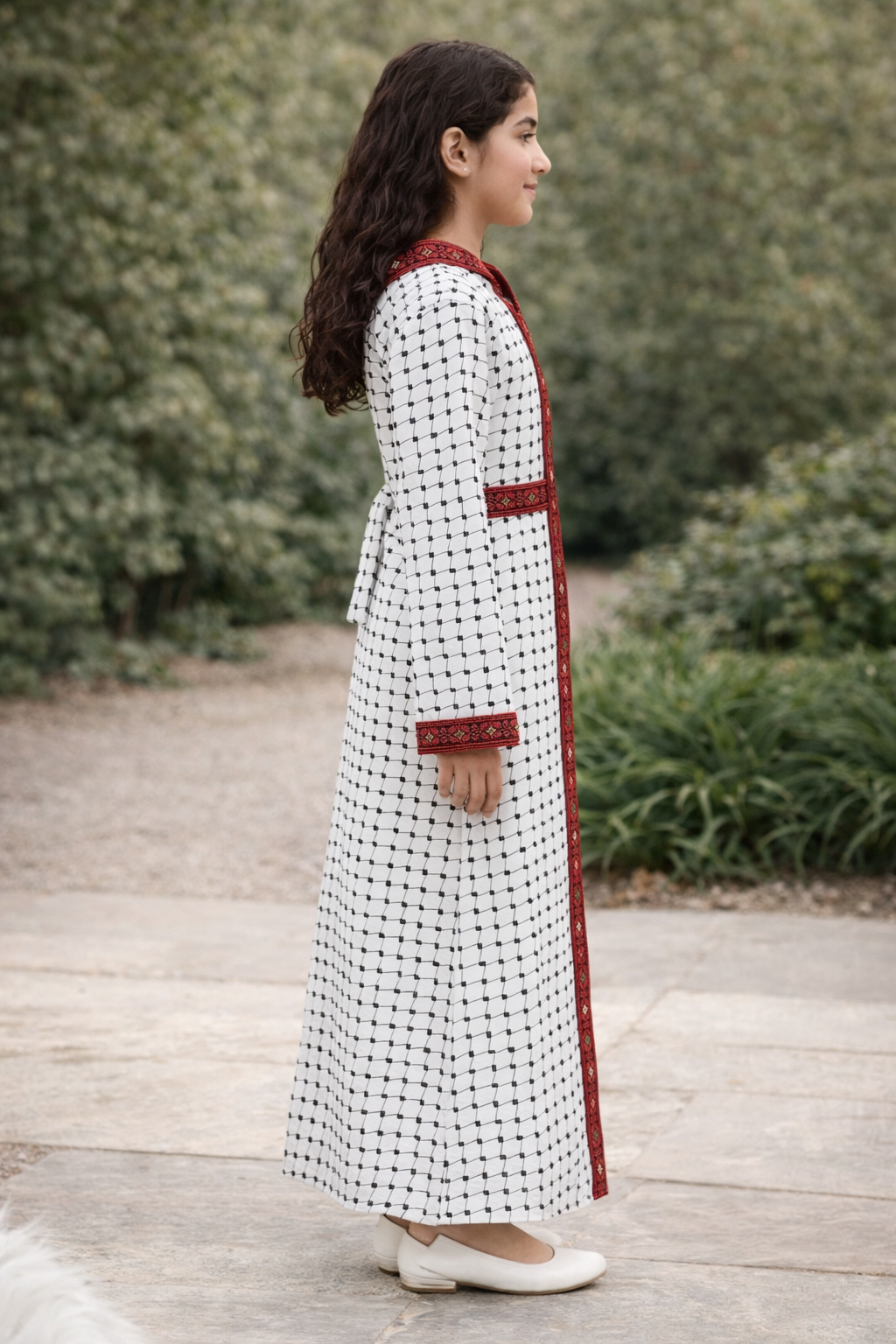 Kids Kufiyah Bisht with Tatreez: Cultural Pride and Stylish Elegance