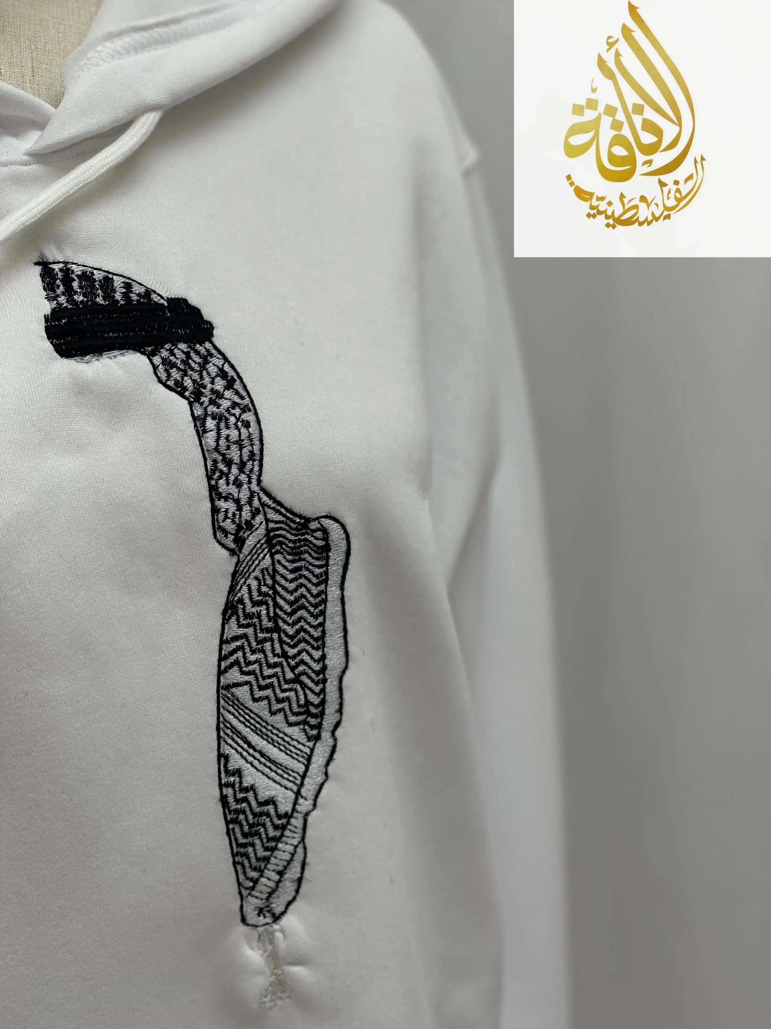 White Left Side Shmagh Hoodie A Fusion of Tradition and Modern Style Palestinian Elegance