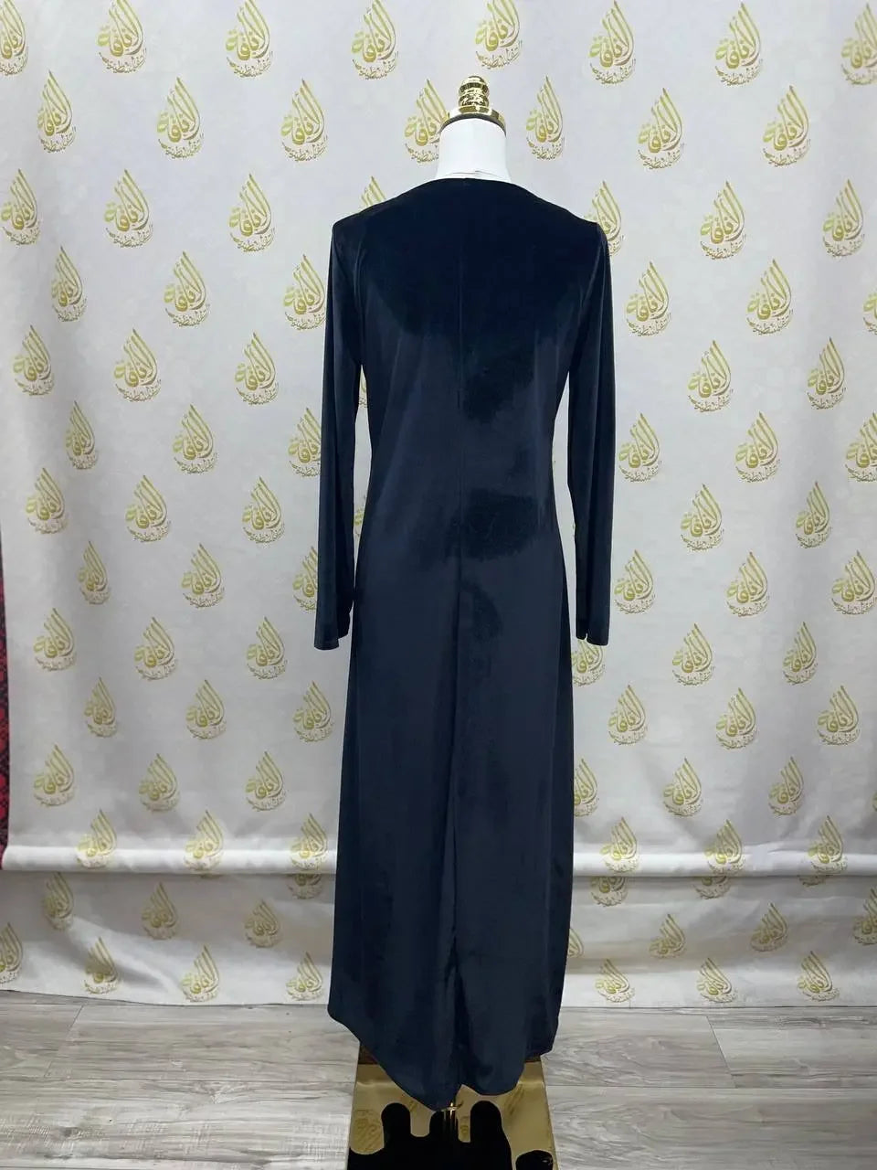 Palestinian Elegance black velvet maxi dress for women with long sleeves and floor-length design