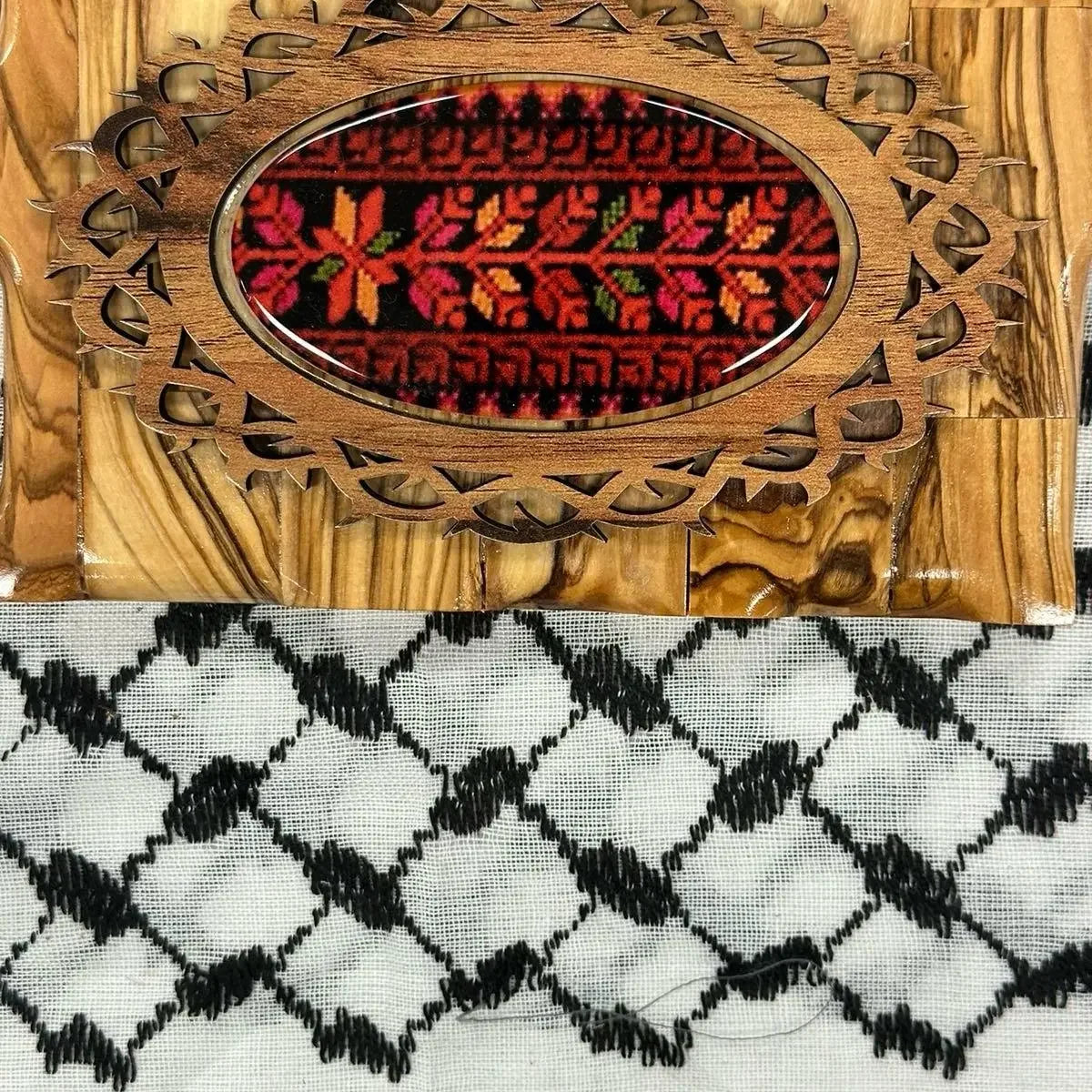 Handmade Wooden Frame Palestine Map with Tatreez Pendant: Love, Solidarity, and Enchanting Beauty Palestinian Elegance