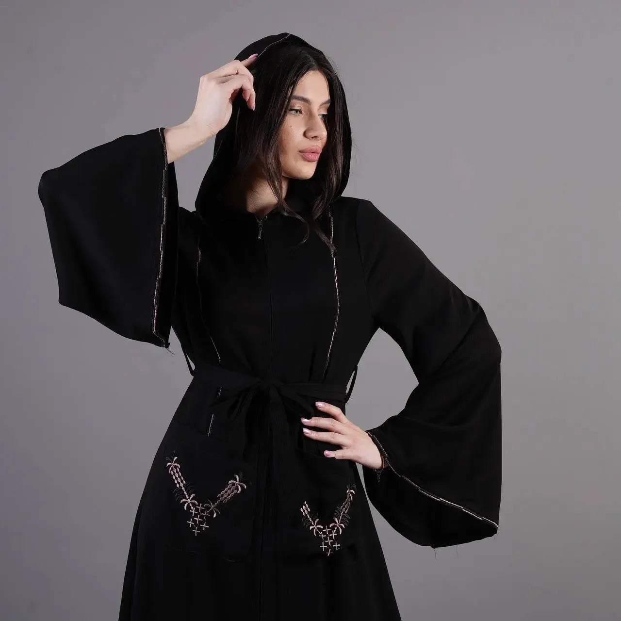 Palestinian Elegance chic pocket abaya in black with embroidered pockets and wide sleeves