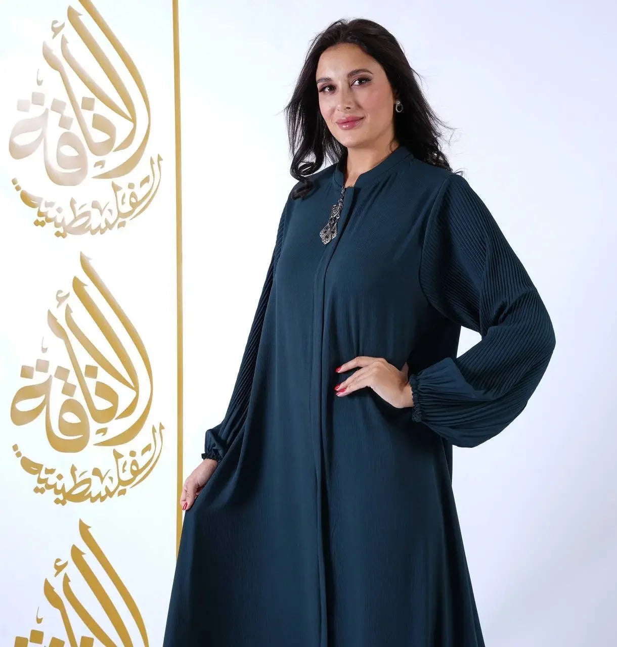 Palestinian Elegance elastic sleeve abaya for women in dark fabric with pleated sleeves and front zipper