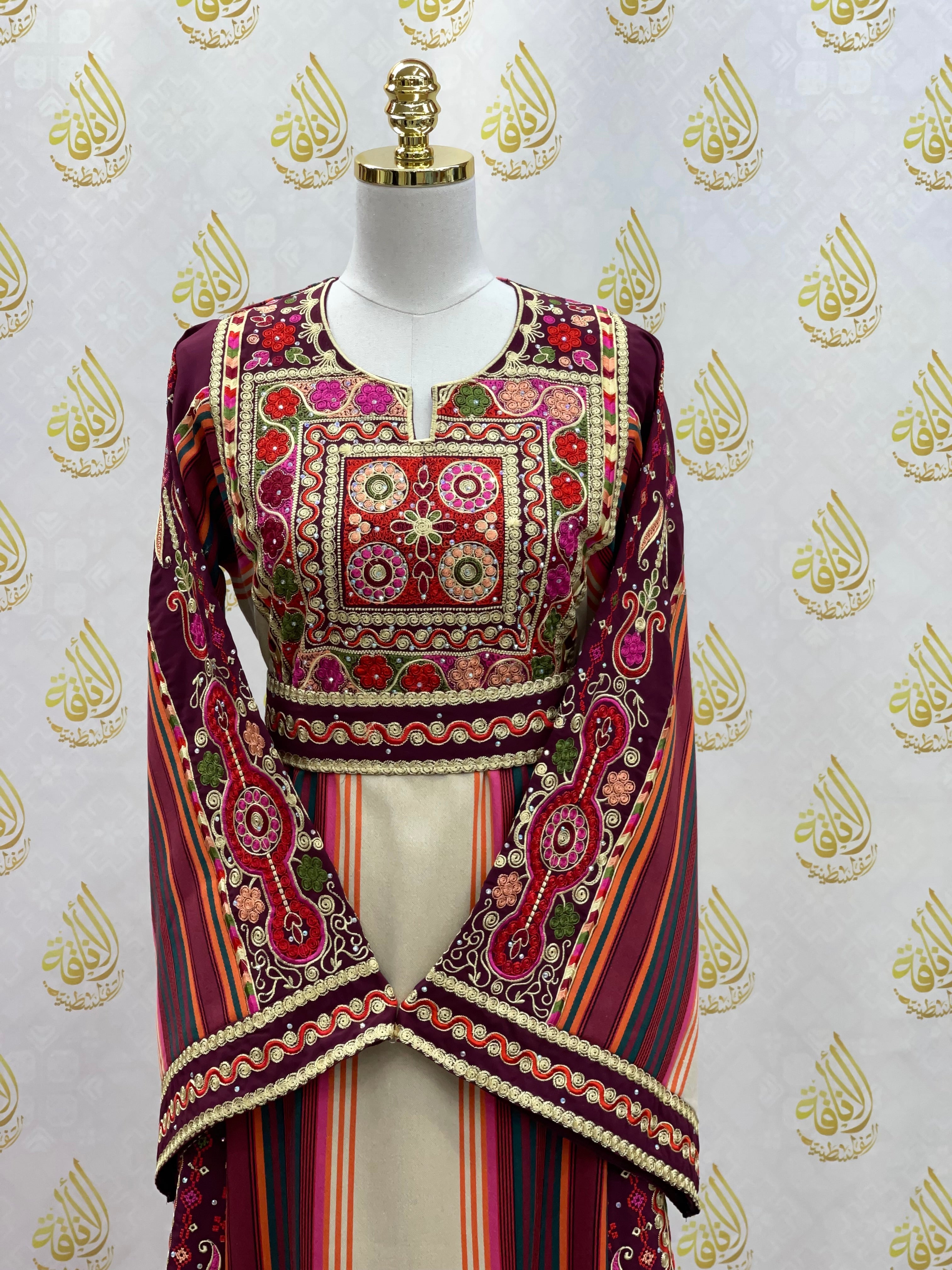 Timeless Elegance: Embroidered Malika Majdalwi Thoub Palestinian Elegance