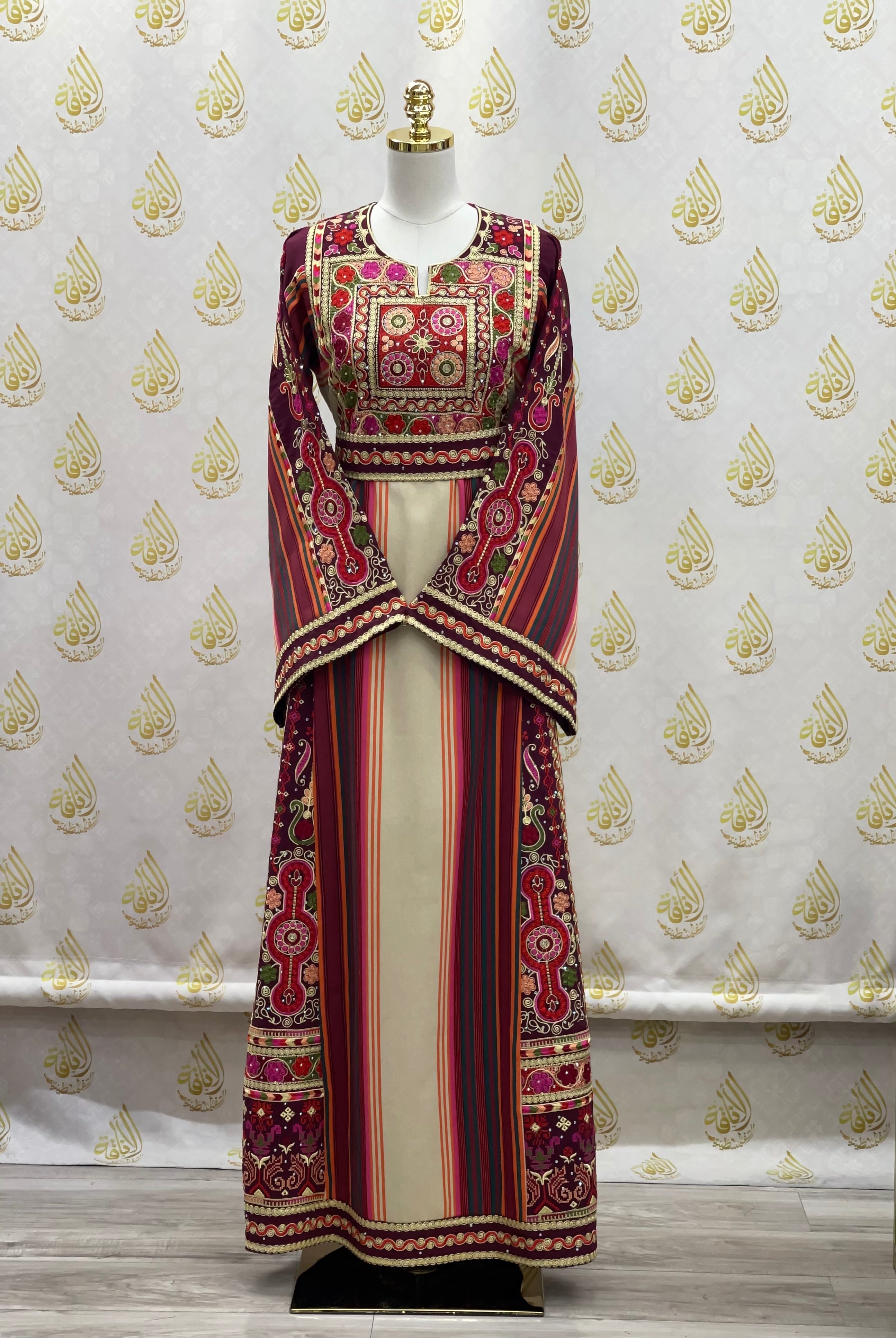 Timeless Elegance: Embroidered Malika Majdalwi Thoub Palestinian Elegance