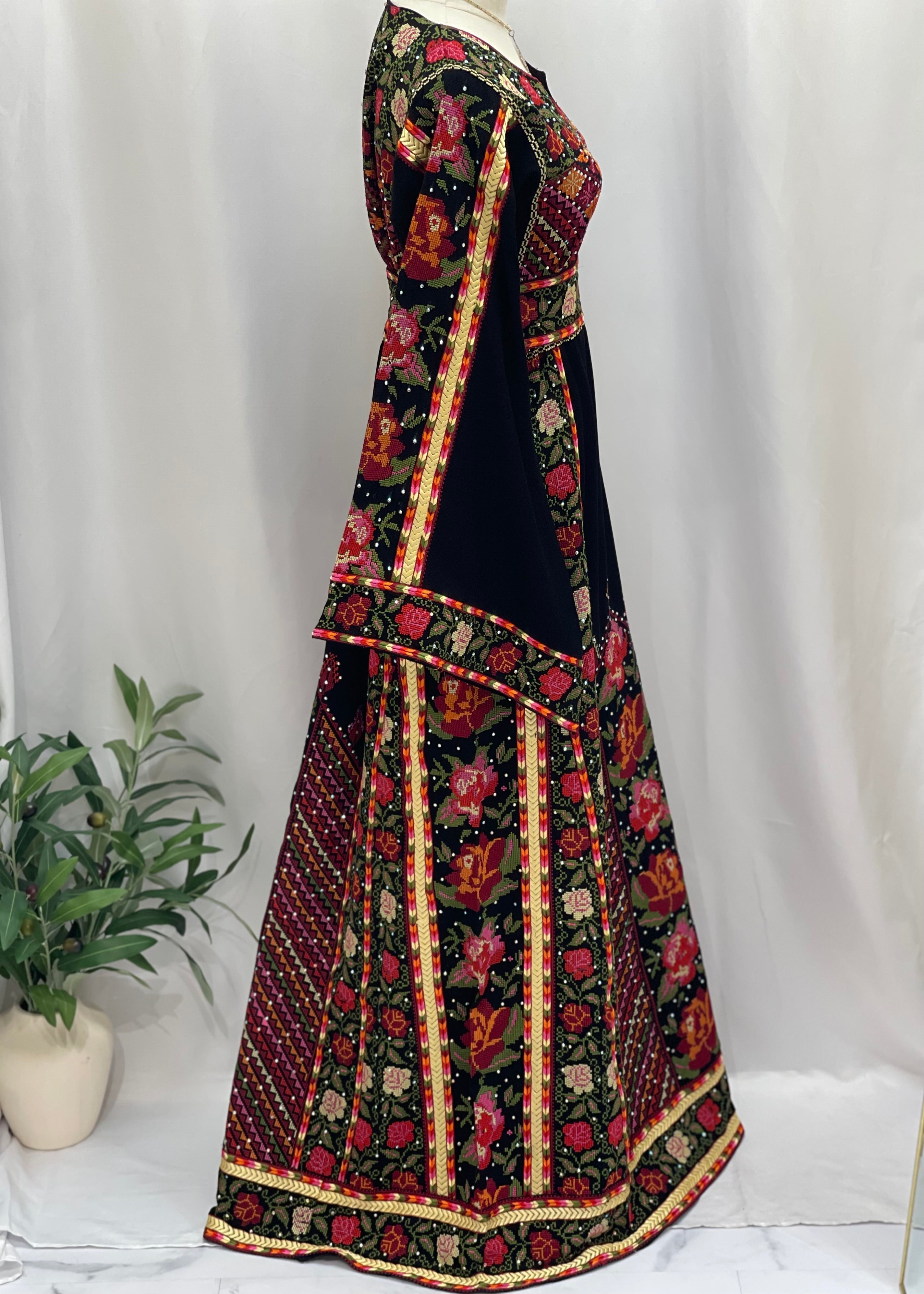 Embroidered Flowers Thoub: A Bloom of Elegance Palestinian Elegance