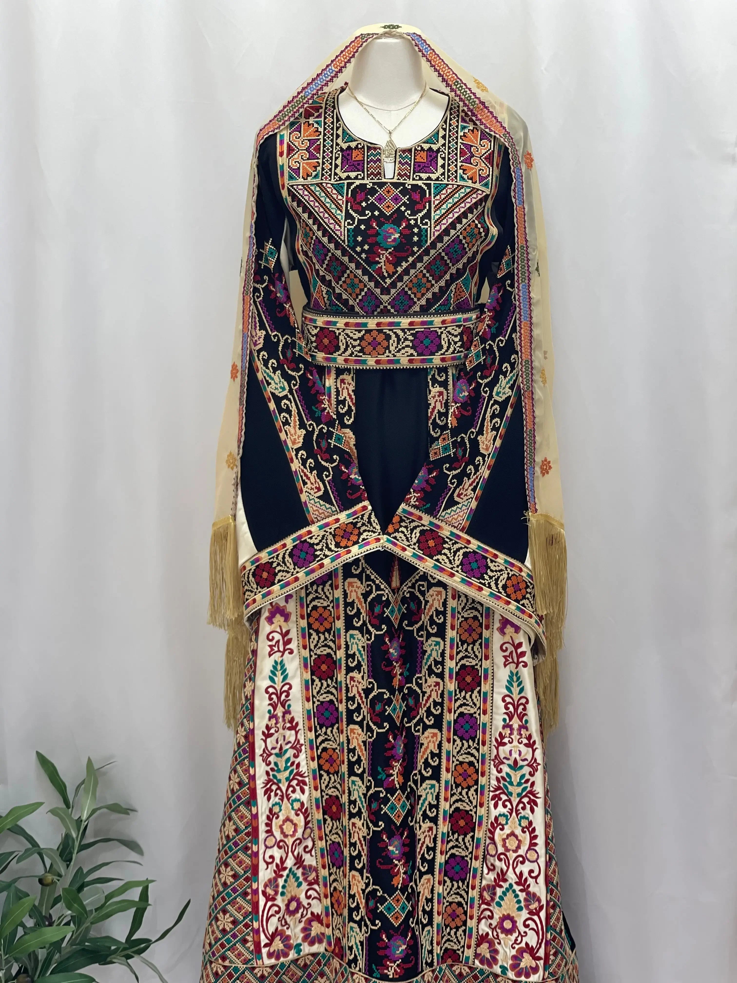 Timeless Elegance: New Black High Quality Embroidered Thoub Palestinian Elegance