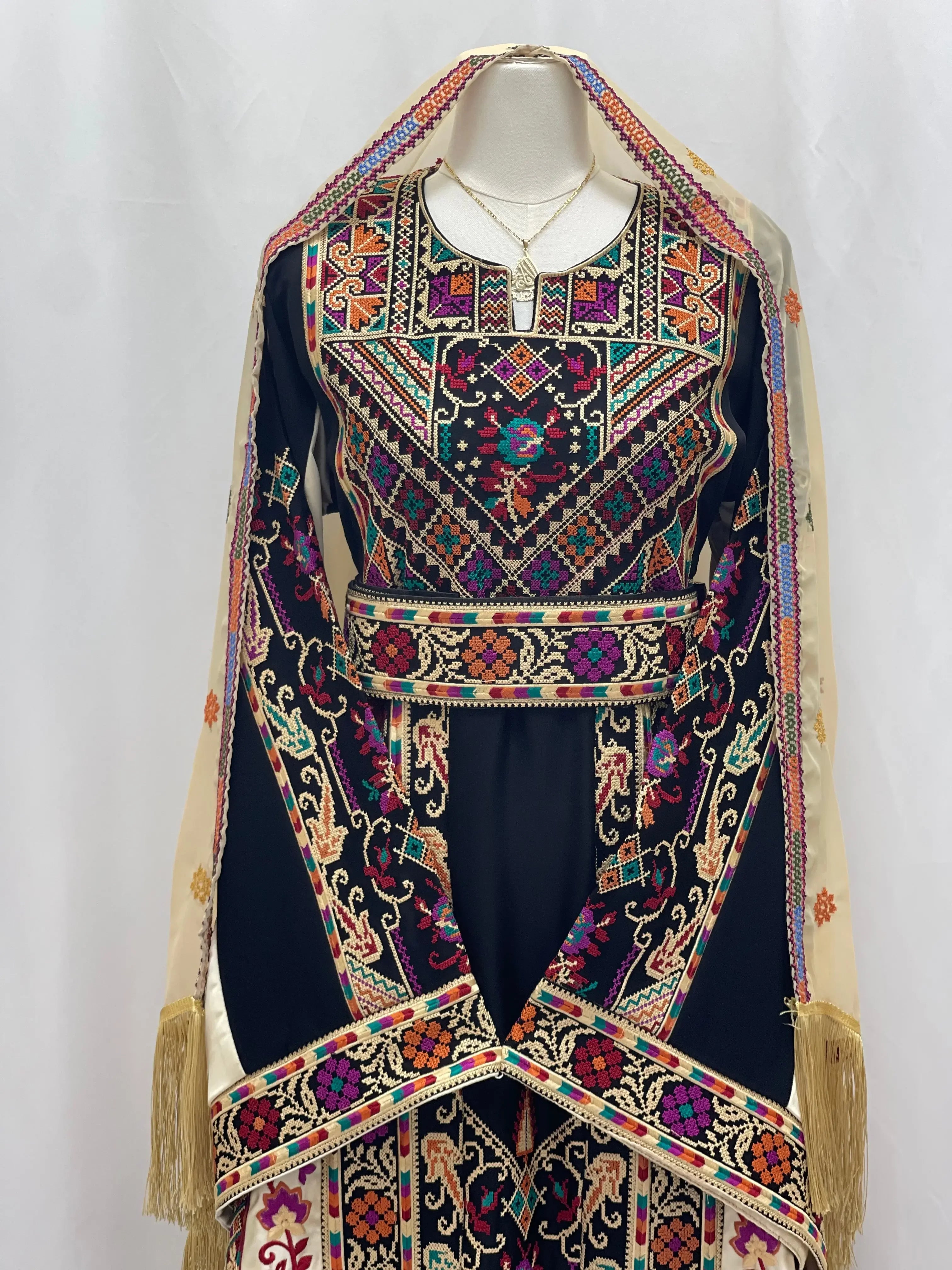 Timeless Elegance: New Black High Quality Embroidered Thoub Palestinian Elegance