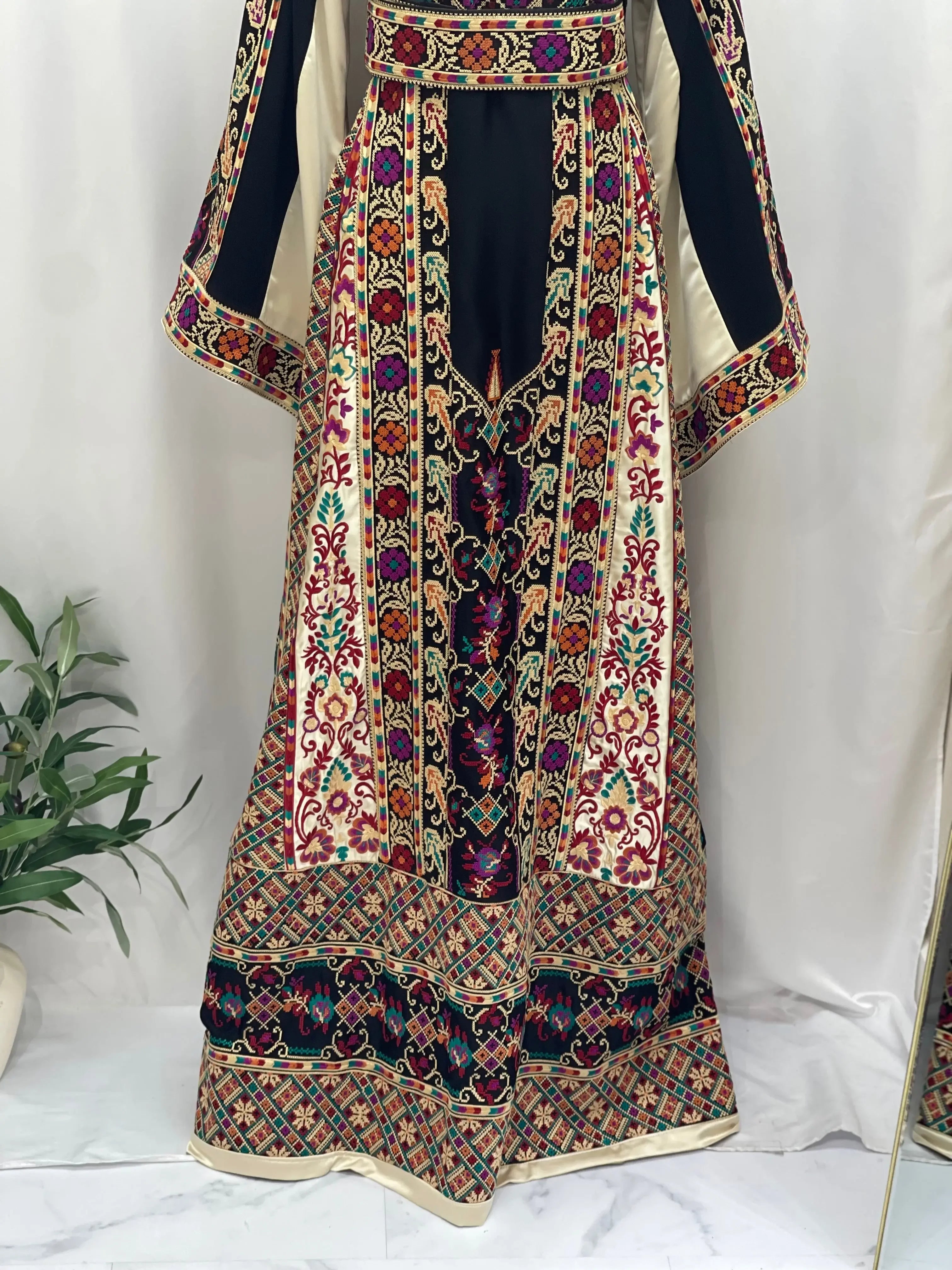 Timeless Elegance: New Black High Quality Embroidered Thoub Palestinian Elegance