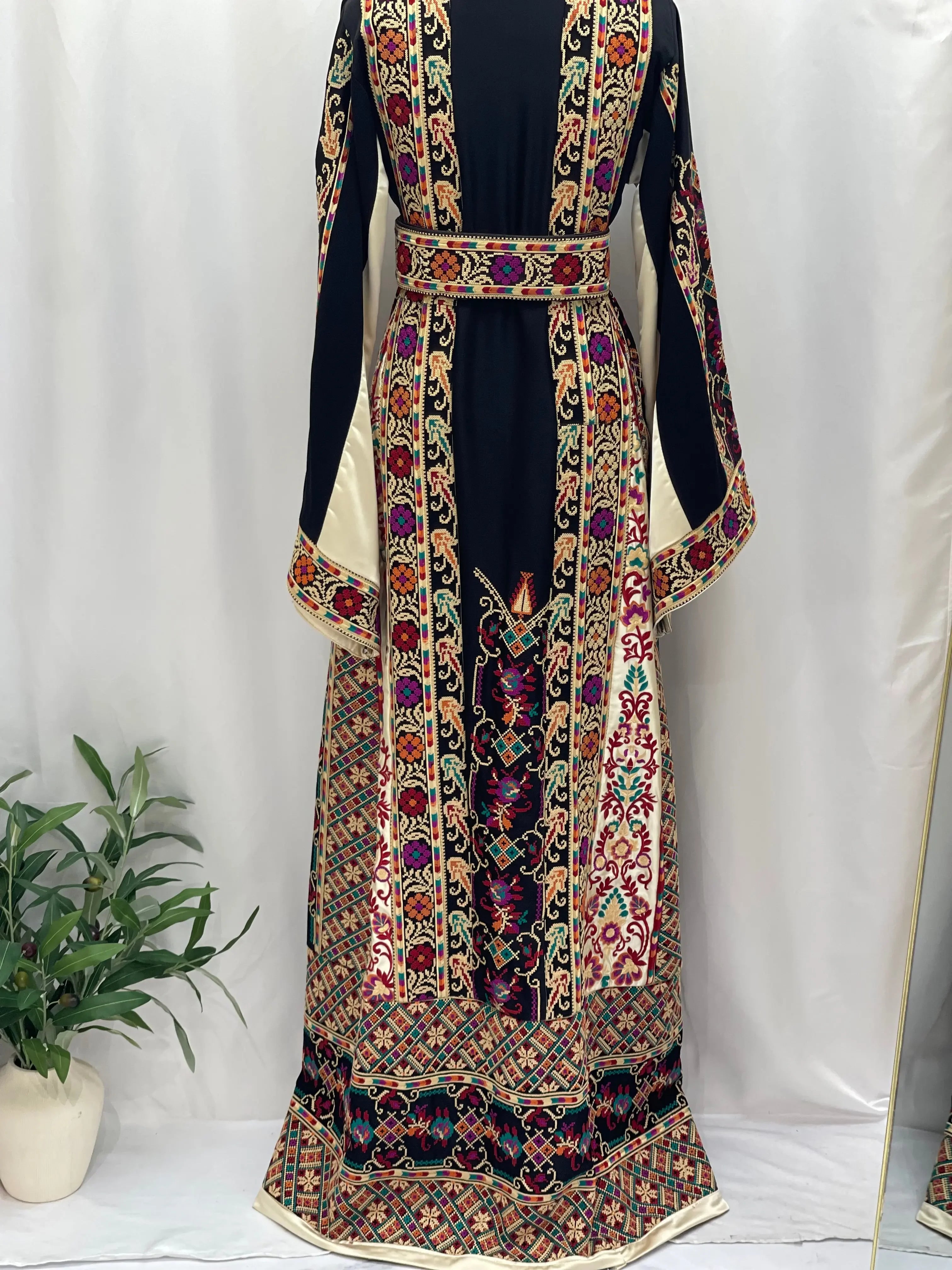 Timeless Elegance: New Black High Quality Embroidered Thoub Palestinian Elegance