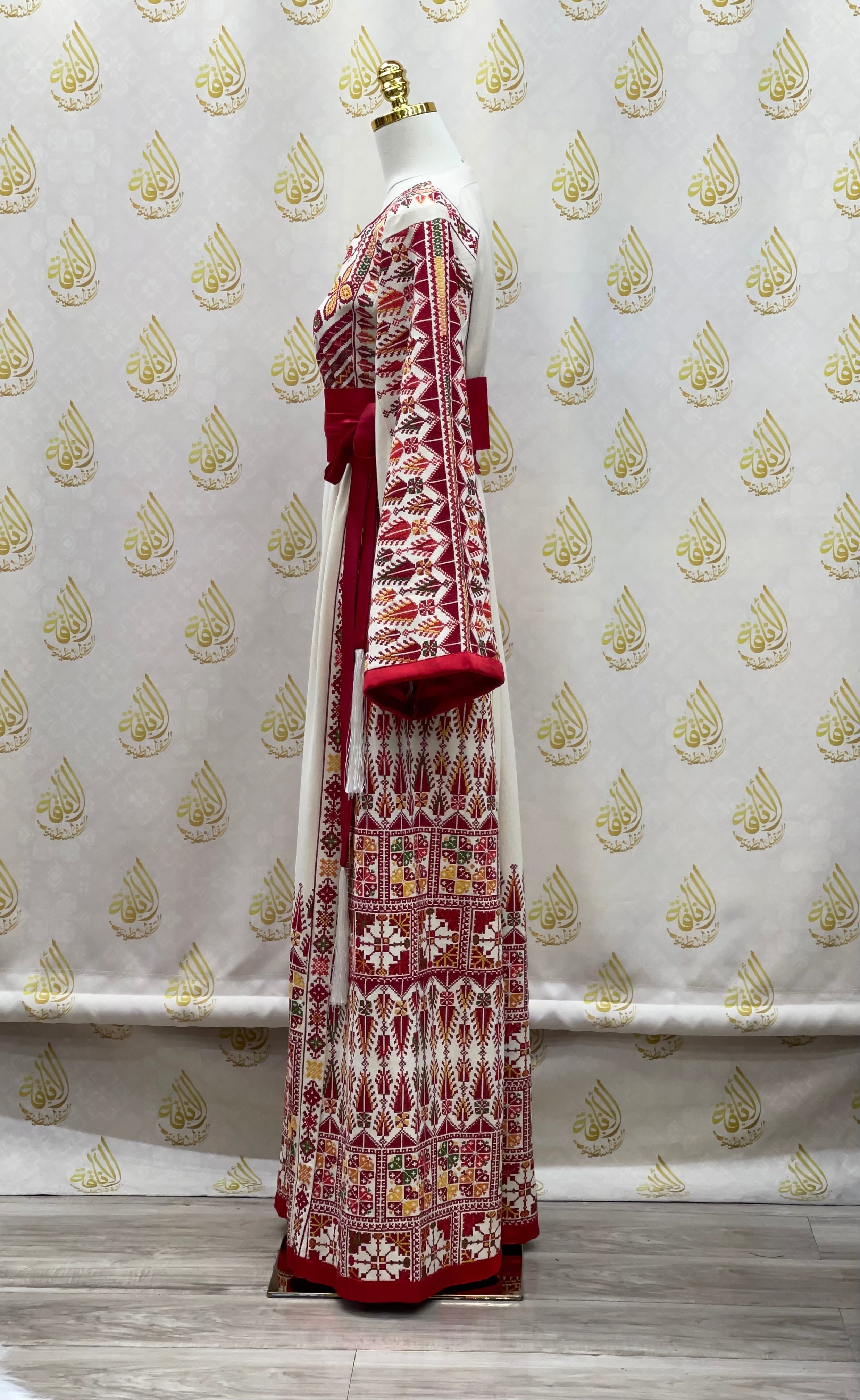 Embroidered Etamin Thoub: Exquisite Elegance & Lasting Comfort Palestinian Elegance