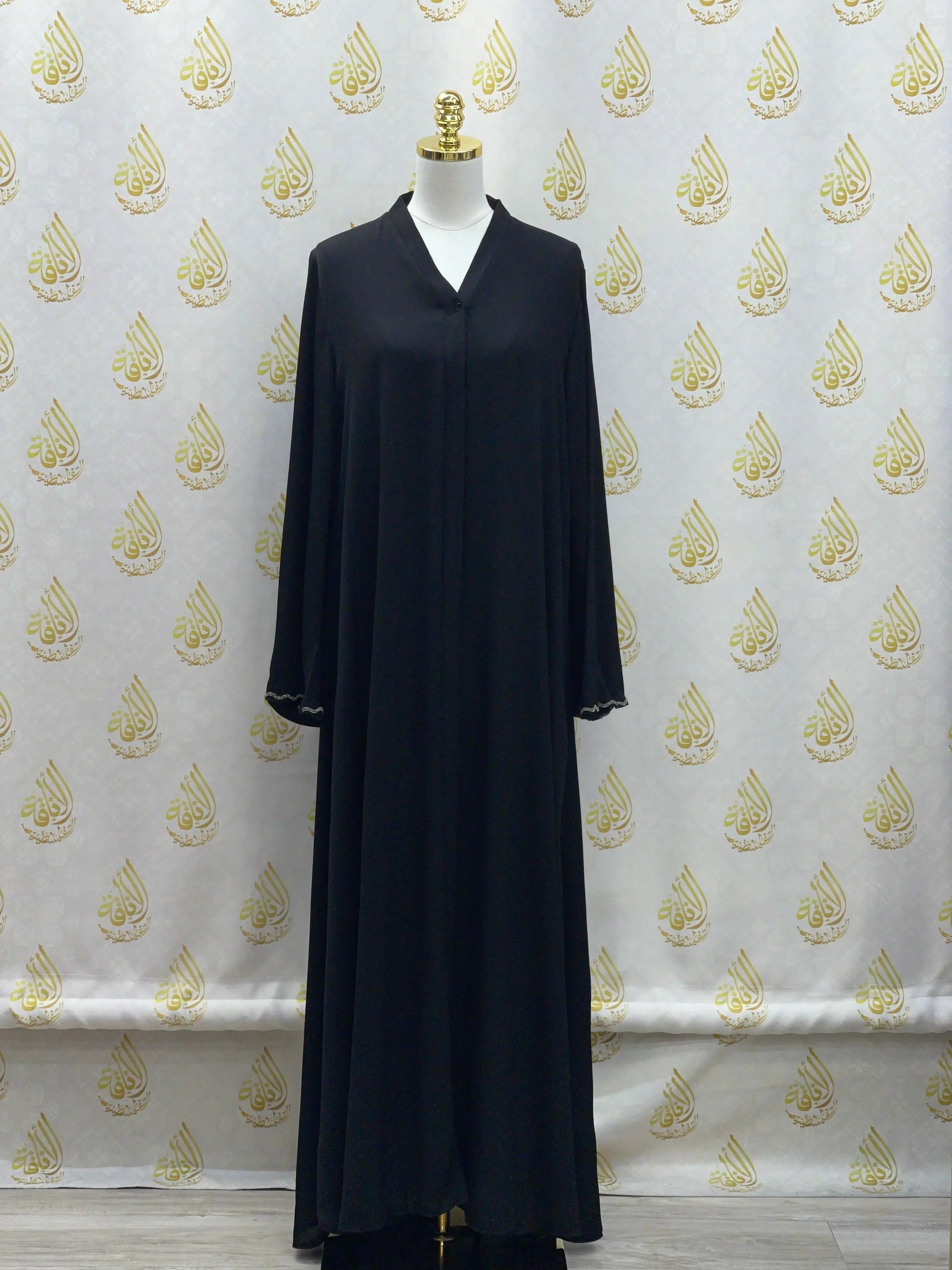 Luxurious cloche cut abaya in black by Palestinian Elegance displayed on mannequin