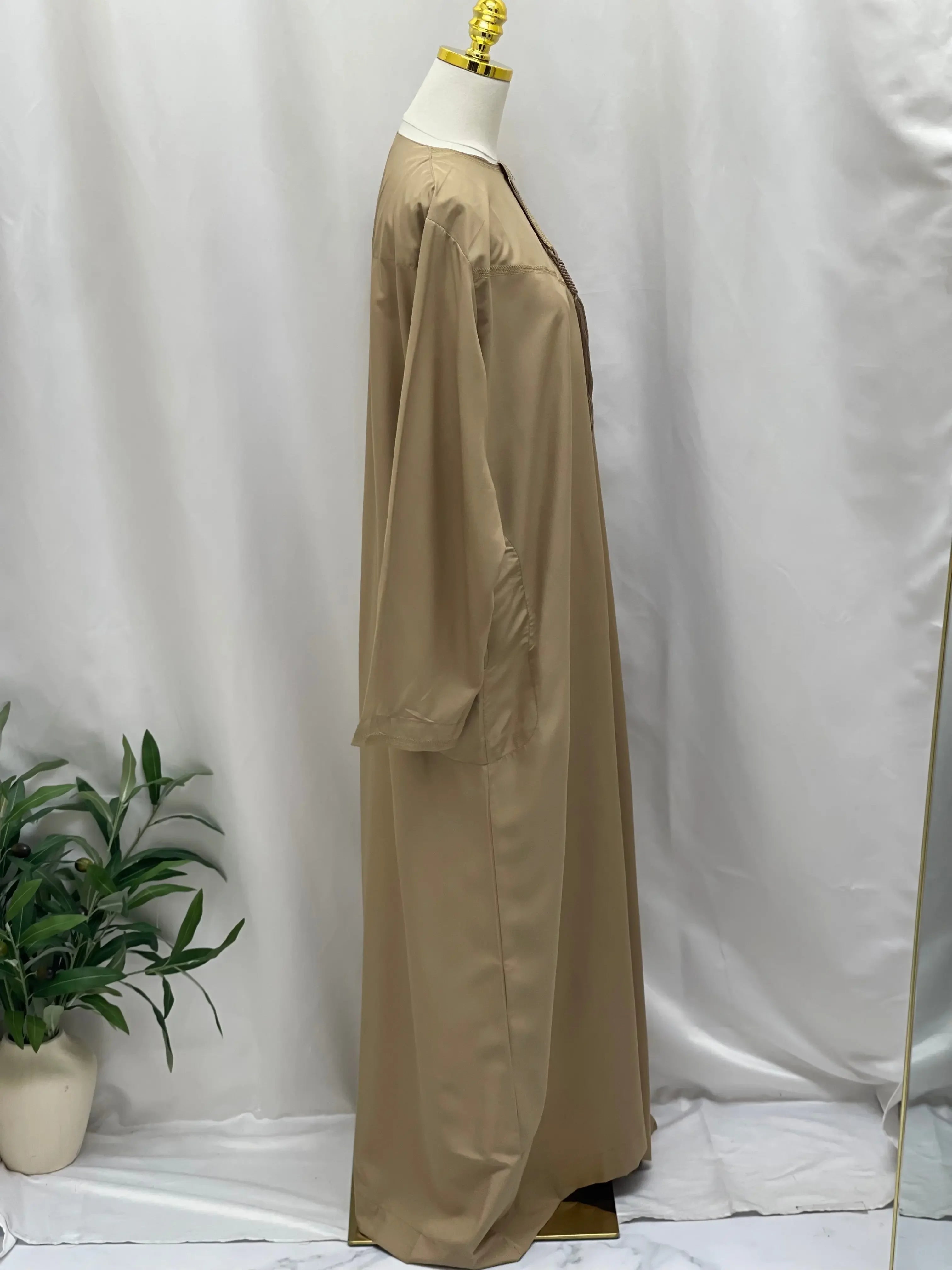 Men's High-Quality Thobe with Sharshoba Tassel -l Palestinian Elegance