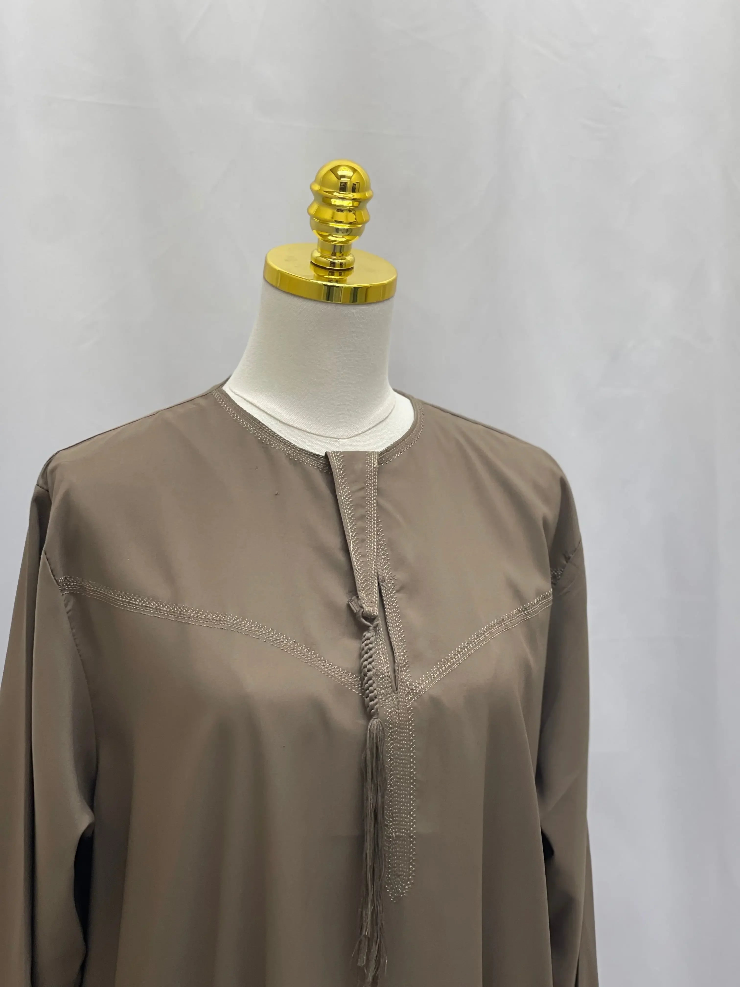 Men's High-Quality Thobe with Sharshoba Tassel -l Palestinian Elegance