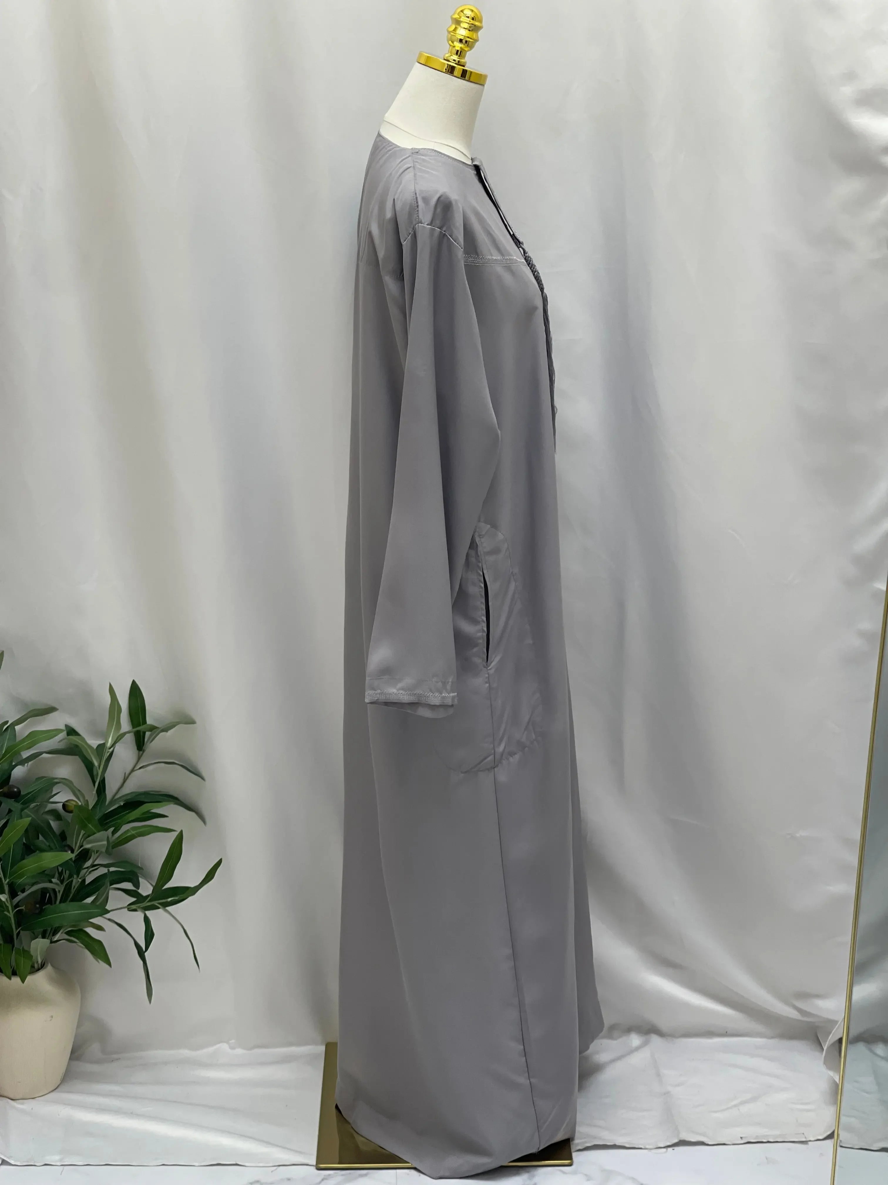 Men's High-Quality Thobe with Sharshoba Tassel -l Palestinian Elegance