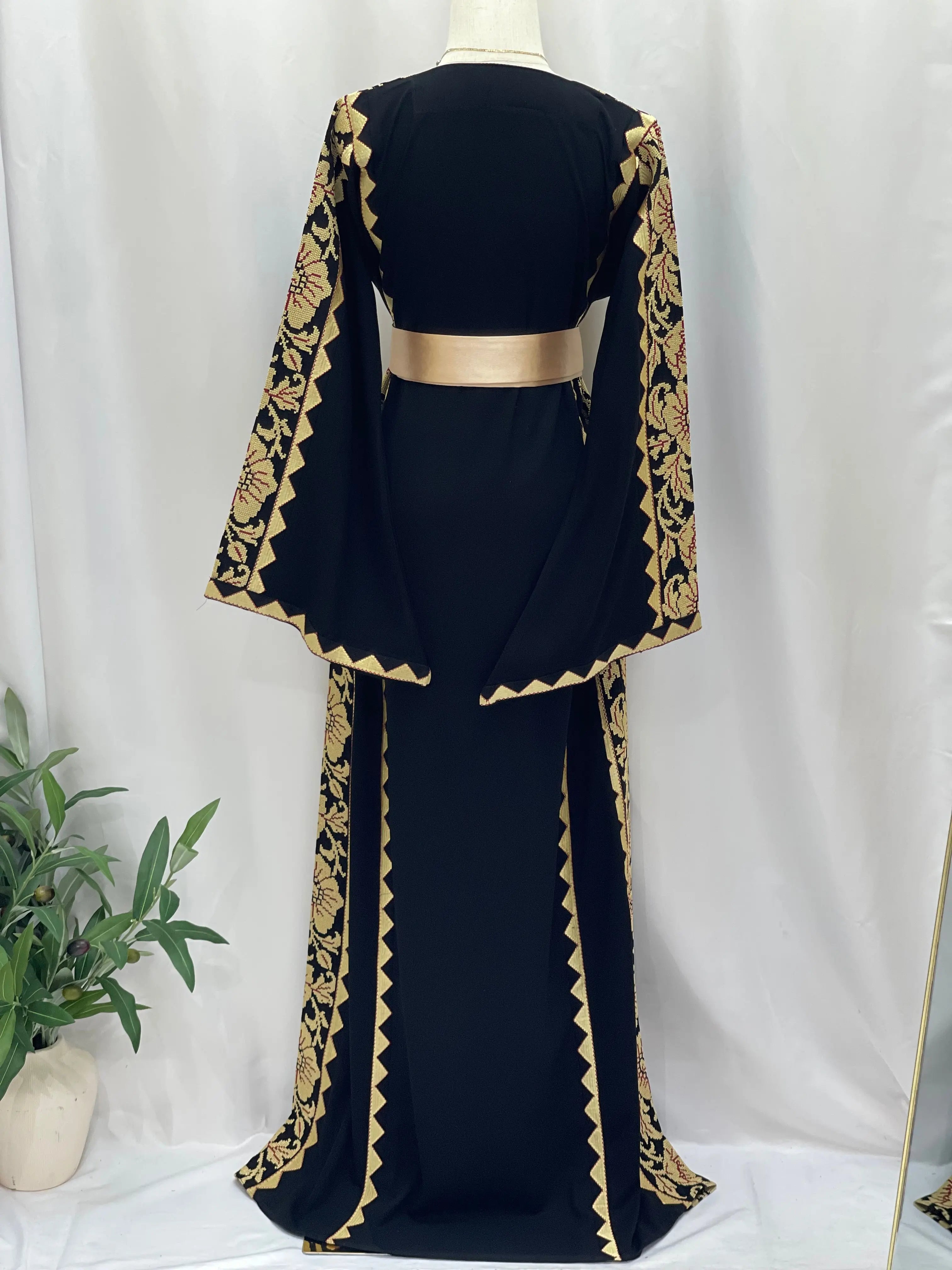 Modern Style Embroidered Thoub Palestinian Elegance