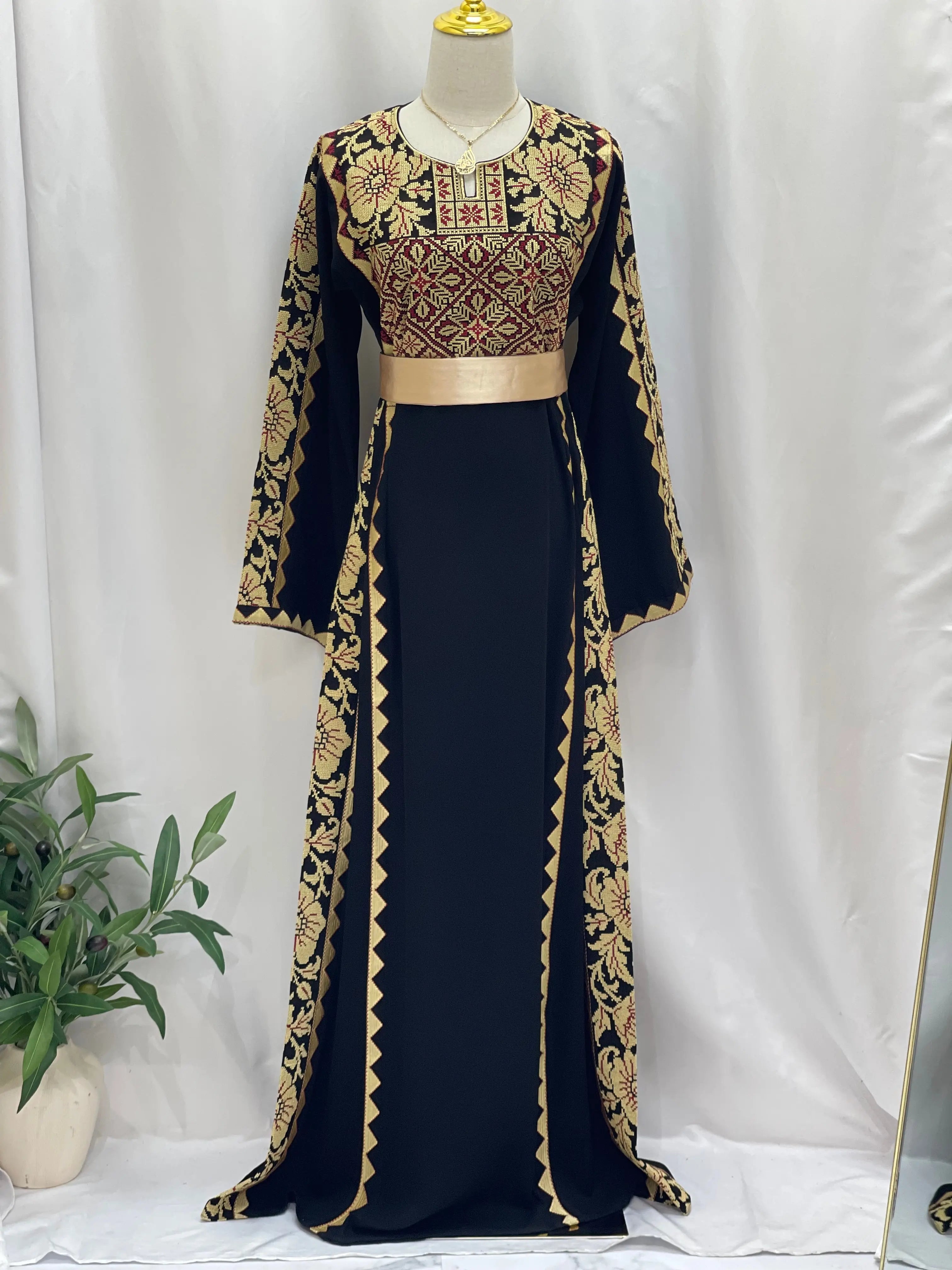 Modern Style Embroidered Thoub Palestinian Elegance
