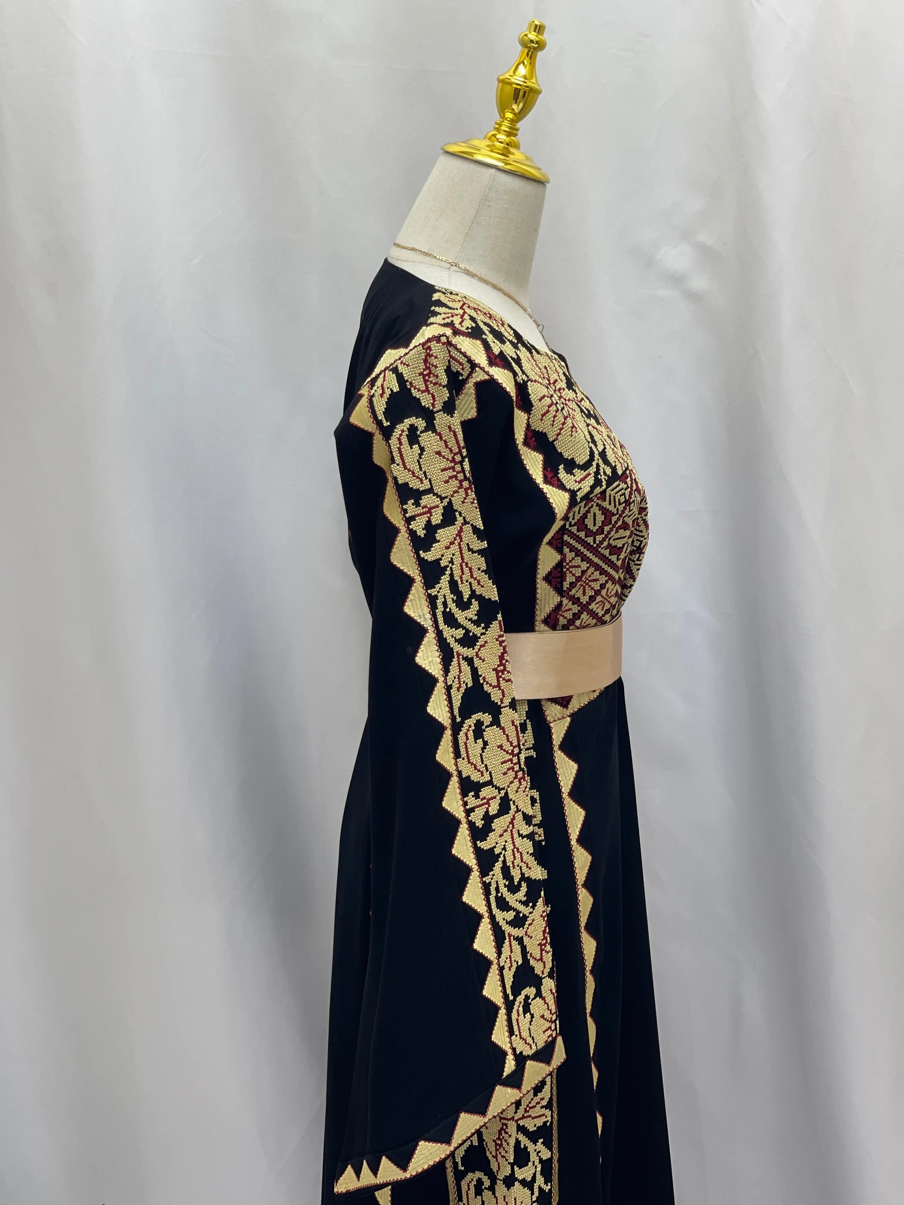 Modern Style Embroidered Thoub Palestinian Elegance