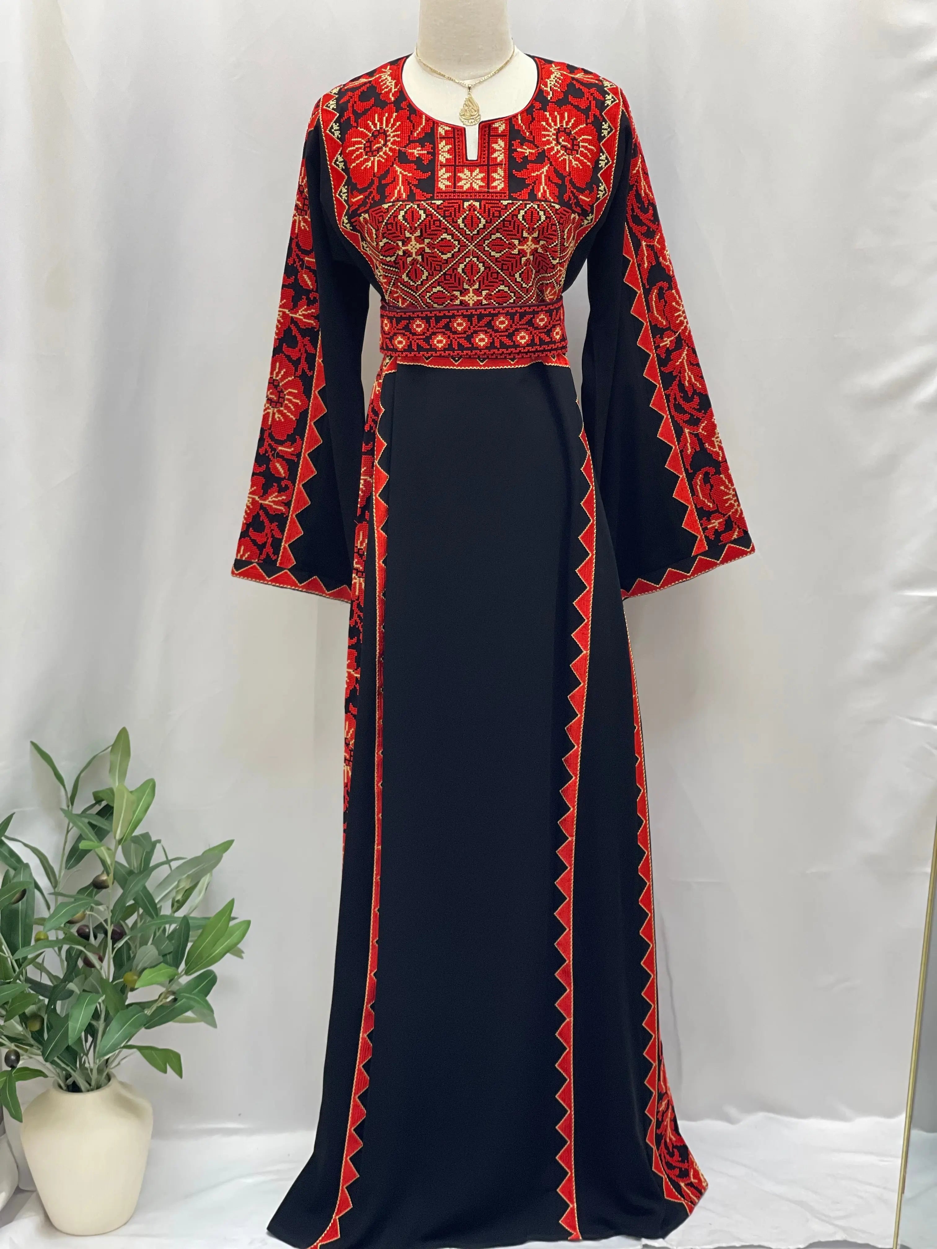 Modern Style Embroidered Thoub Palestinian Elegance