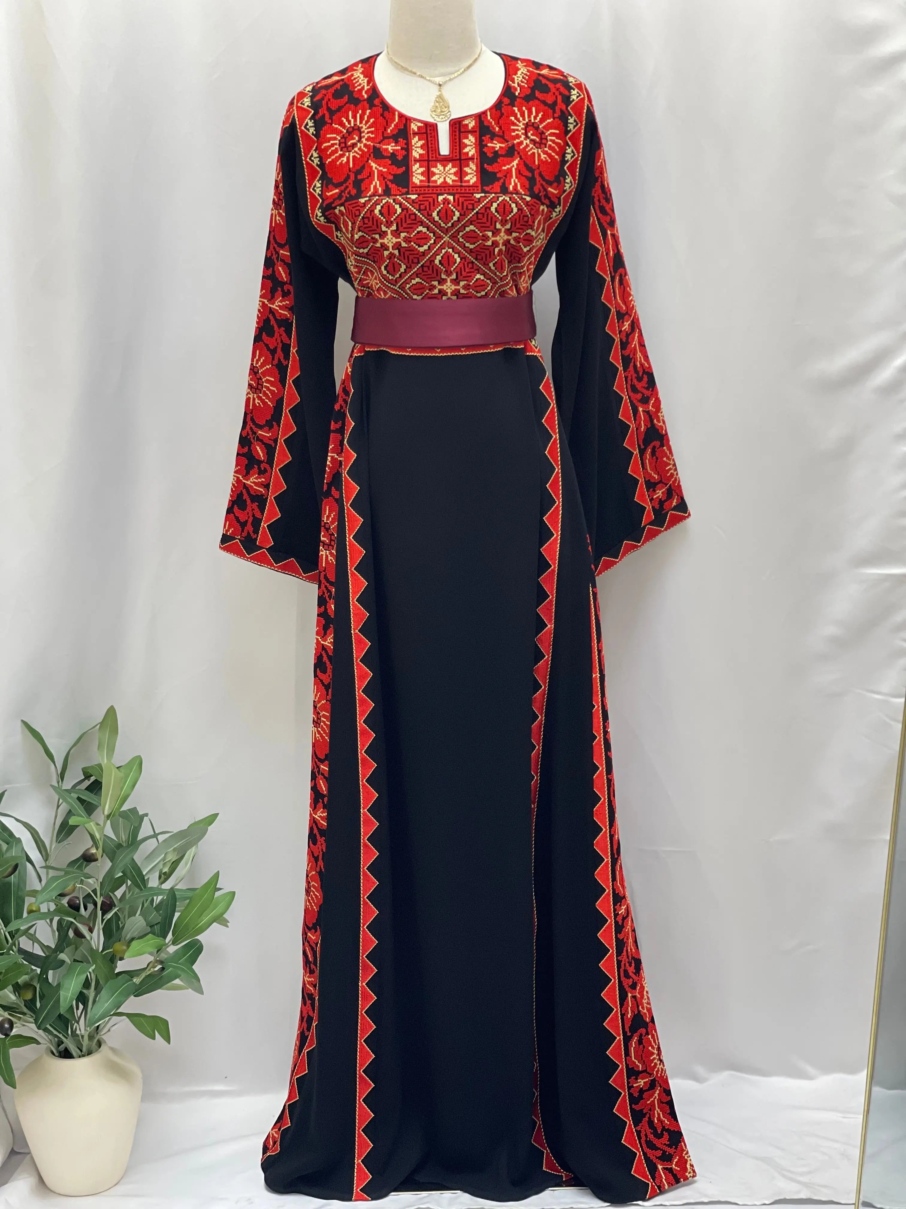 Modern Style Embroidered Thoub Palestinian Elegance