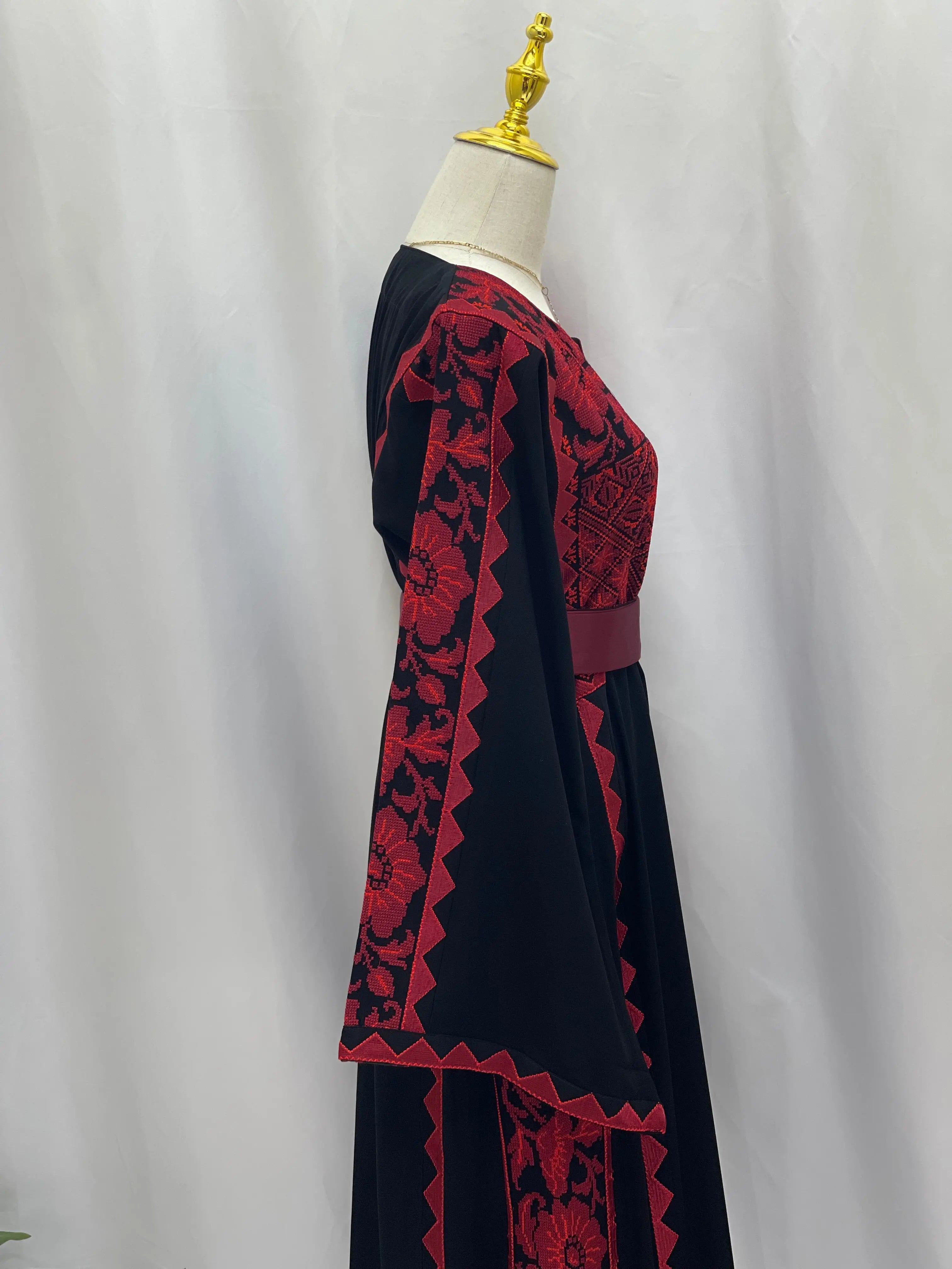 Modern Style Embroidered Thoub Palestinian Elegance