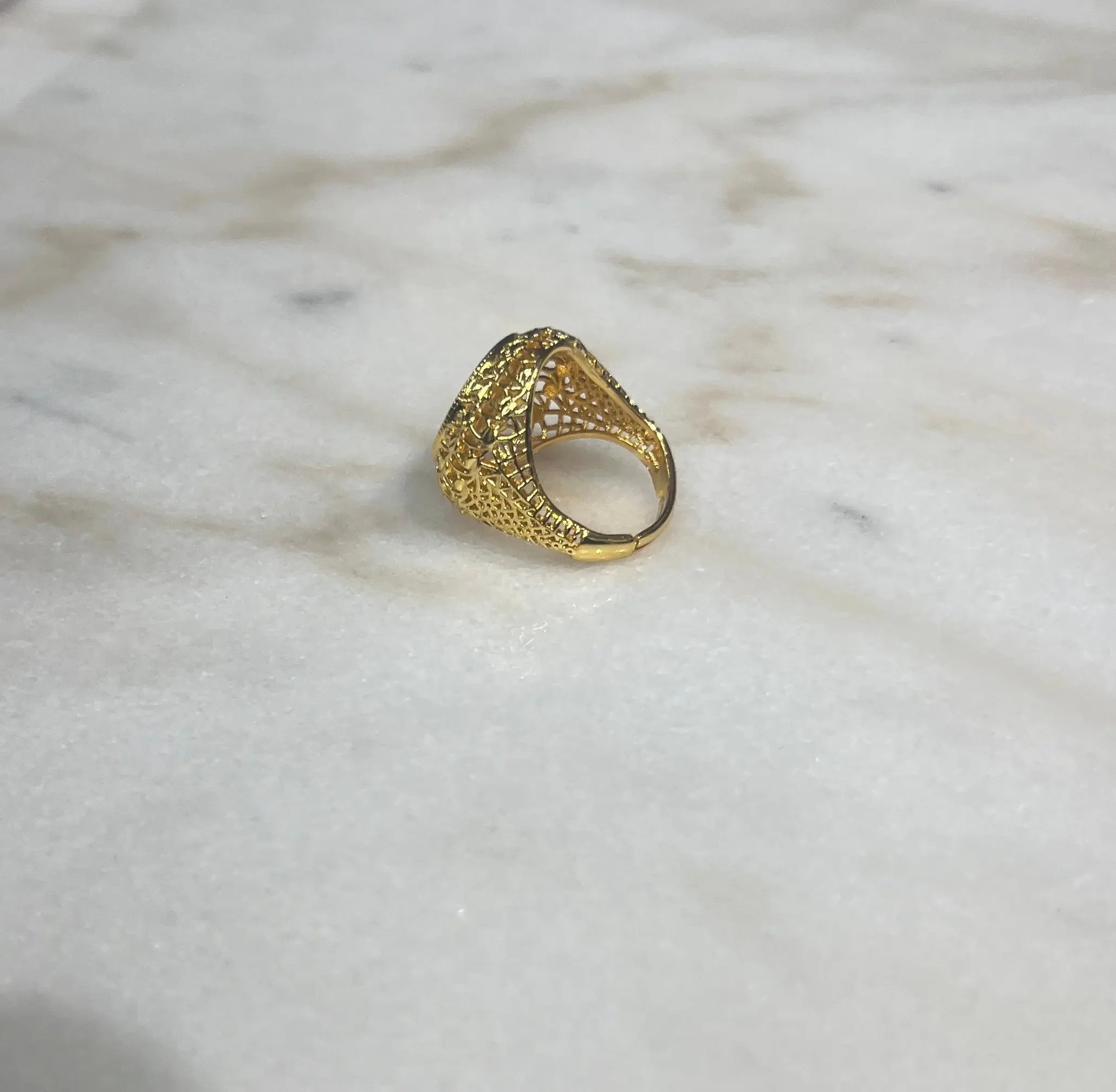 Exquisite Elegance: Liras Ring Palestinian Elegance