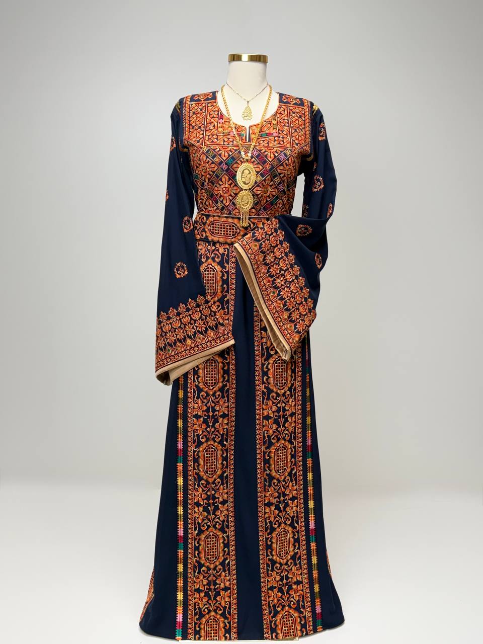Thobe Aroq Al-Onsa Heritage Dress